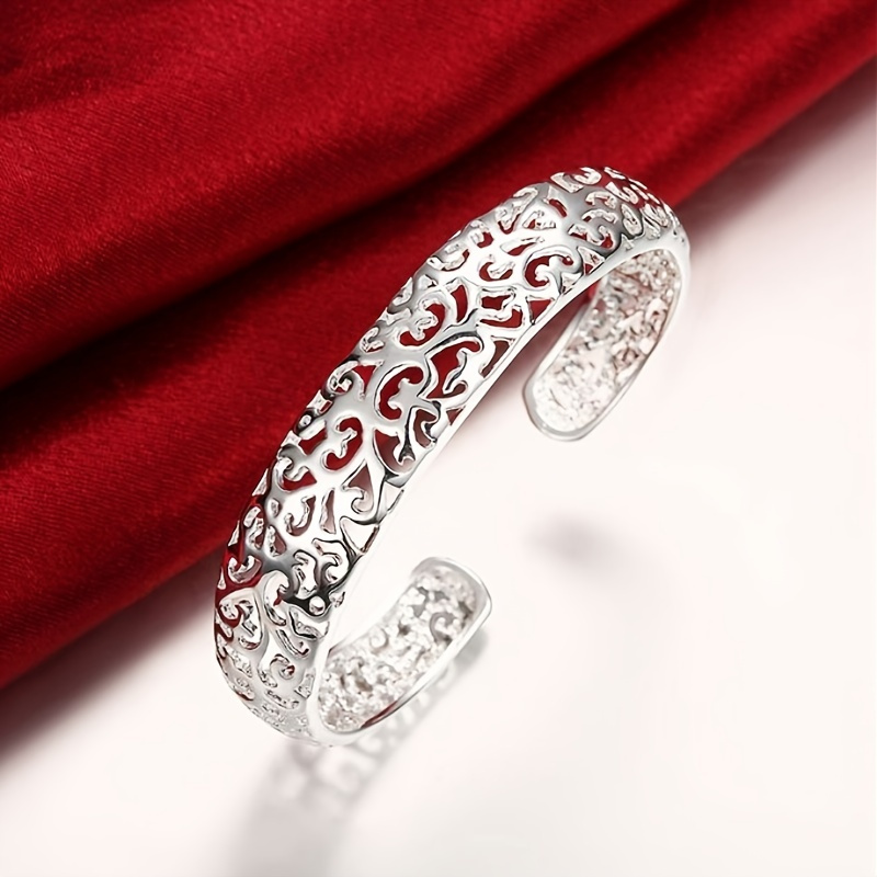 Hollow Out Open Bangle Flower Pattern Zinc Alloy Bracelet Holiday Style Bracelet Summer Beach Jewelry Decor Vintage Boho Style
Hollow Out Open Bangle Flower Pattern Zinc Alloy Bracelet Holiday Style Bracelet Summer Beach Jewelry Decor Vintage Boho Style
