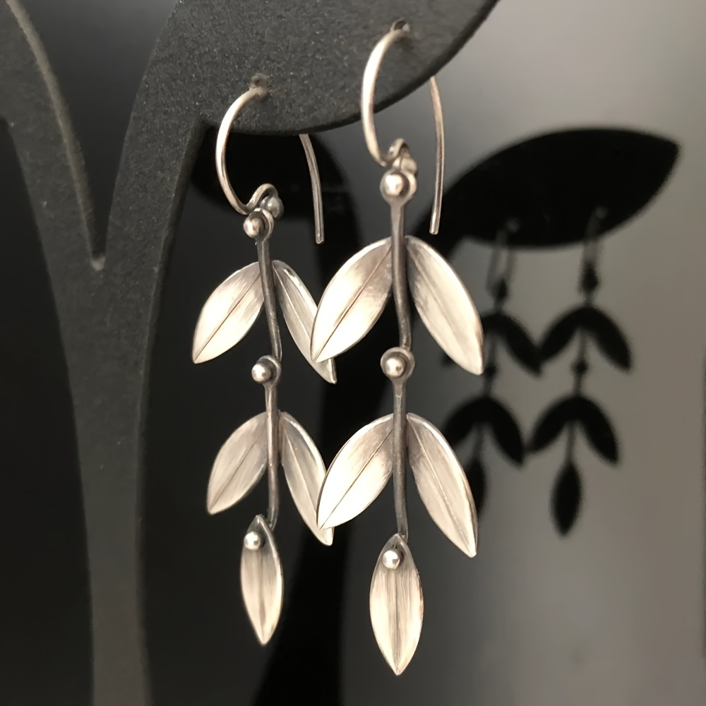 Long Leaf Shape Pendant Drop Earrings Exquisite Vintage Style Ear Jewelry Decor Boho Style
Long Leaf Shape Pendant Drop Earrings Exquisite Vintage Style Ear Jewelry Decor Boho Style