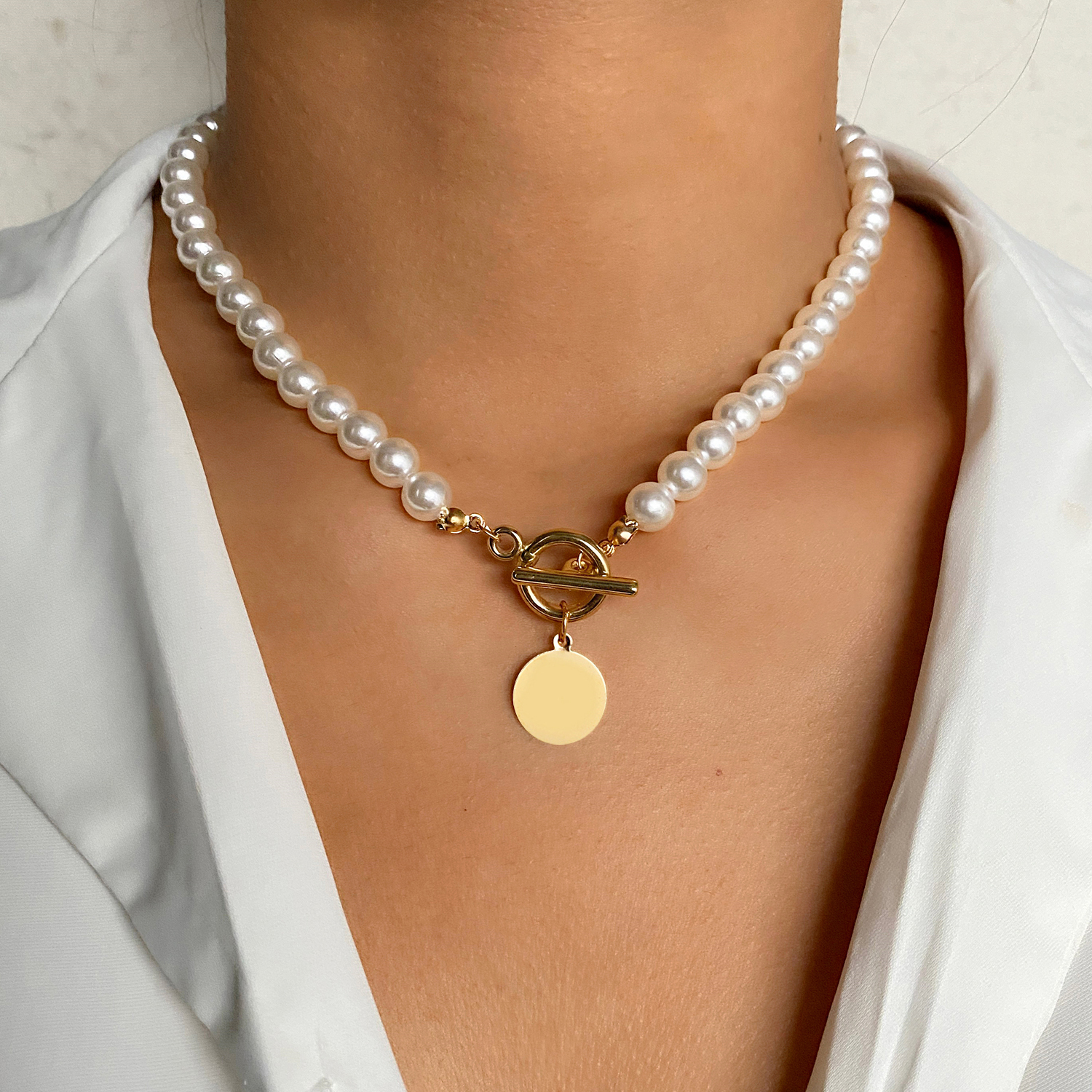 Women's Fashion Round Pendant Necklace Simple 
Women's Fashion Round Pendant Necklace Simple