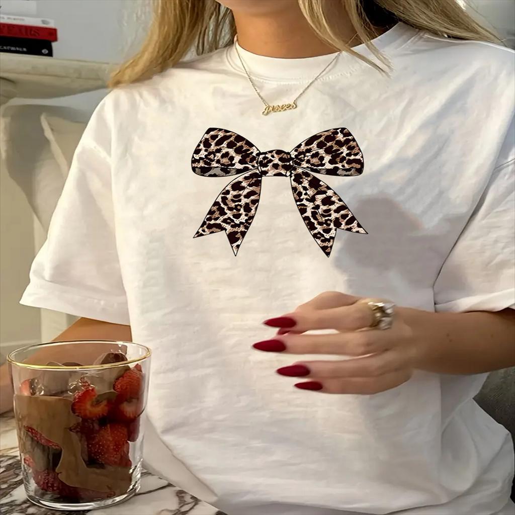 1pc T-shirt vintage pour femme avec imprimé léopard géométrique, nœud, manches courtes, col rond, tissu en polyester tricoté, longueur standard, haut décontracté d'été
1pc T-shirt vintage pour femme avec imprimé léopard géométrique, nœud, manches courtes, col rond, tissu en polyester tricoté, longueur standard, haut décontracté d'été