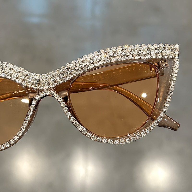 Glittering Rhinestone Cat-eye Glasses For Women - High-quality Pc Frame & Mirrored Lens - Fashionable Eyewear For Prom, Costume Parties, And Formal Occasions
Glittering Rhinestone Cat-eye Glasses For Women - High-quality Pc Frame & Mirrored Lens - Fashionable Eyewear For Prom, Costume Parties, And Formal Occasions