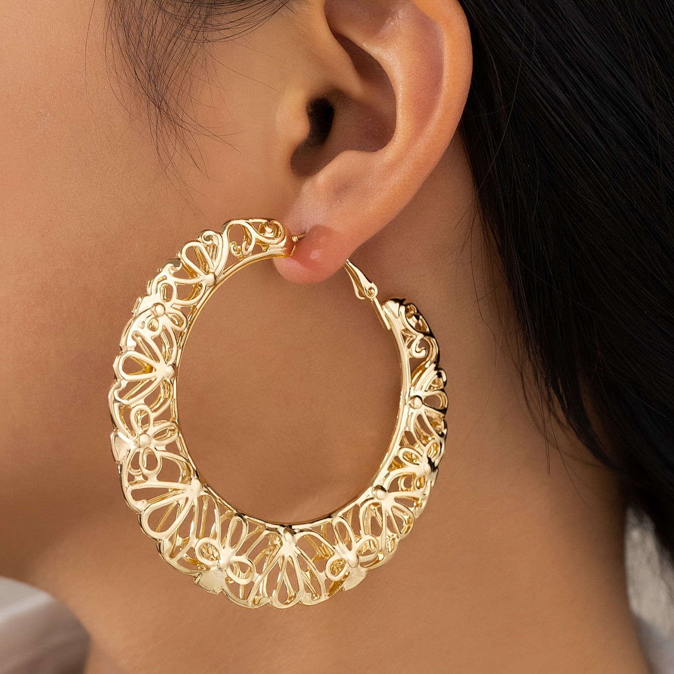 1 Pair Hollowed Out Iron Art Bowknot Pattern Hoop Earrings Round Trendy Exaggerated Earrings Jewelry Vacation Style Ladies' Statement Earrings Jewelry
1 Pair Hollowed Out Iron Art Bowknot Pattern Hoop Earrings Round Trendy Exaggerated Earrings Jewelry Vacation Style Ladies' Statement Earrings Jewelry
