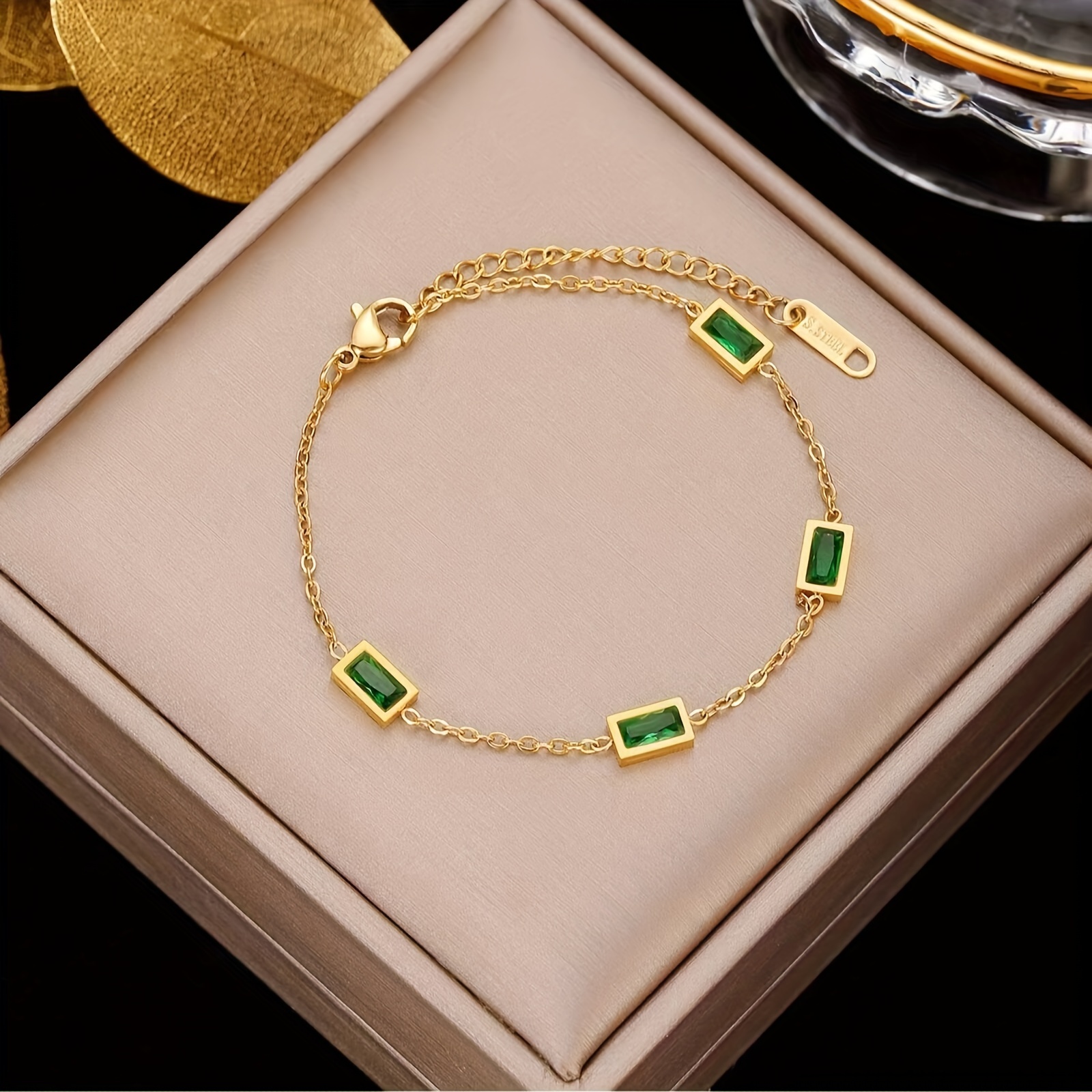 1pc Golden Stainless Steel Chain, Golden Plated Rectangle Green Zircon Fashion Simple Cool Hand Jewelry, Versatile Men Women Couple Daily Vintage Party Bracelet
1pc Golden Stainless Steel Chain, Golden Plated Rectangle Green Zircon Fashion Simple Cool Hand Jewelry, Versatile Men Women Couple Daily Vintage Party Bracelet