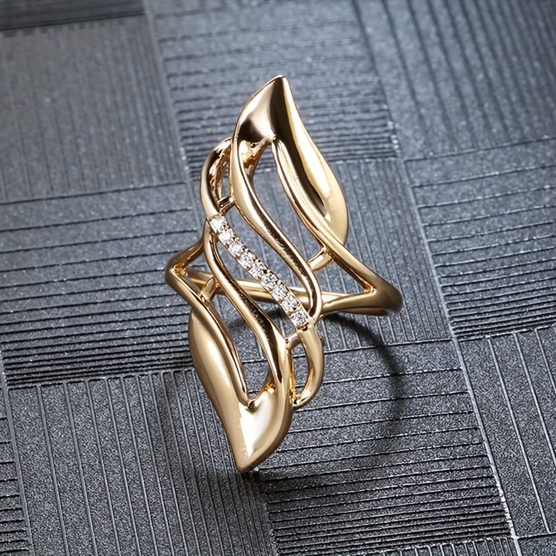 Bague chic plaquée or 18 carats, pavée de zircones brillantes, assortie aux tenues quotidiennes, accessoire de fête, un article chic et bon marché que vous devez absolument avoir.
Bague chic plaquée or 18 carats, pavée de zircones brillantes, assortie aux tenues quotidiennes, accessoire de fête, un article chic et bon marché que vous devez absolument avoir.