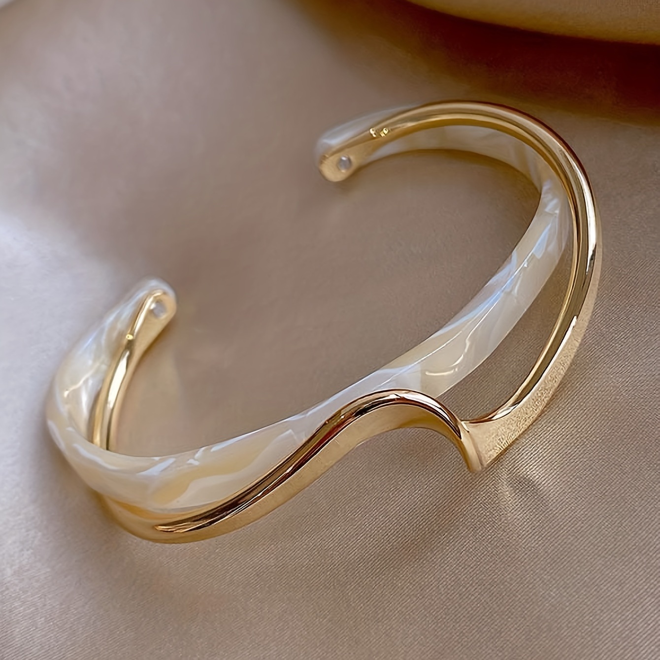18k Golden Plated Wave Shape Cuff Bangle, Women's Minimalist Style Jewelry
18k Golden Plated Wave Shape Cuff Bangle, Women's Minimalist Style Jewelry