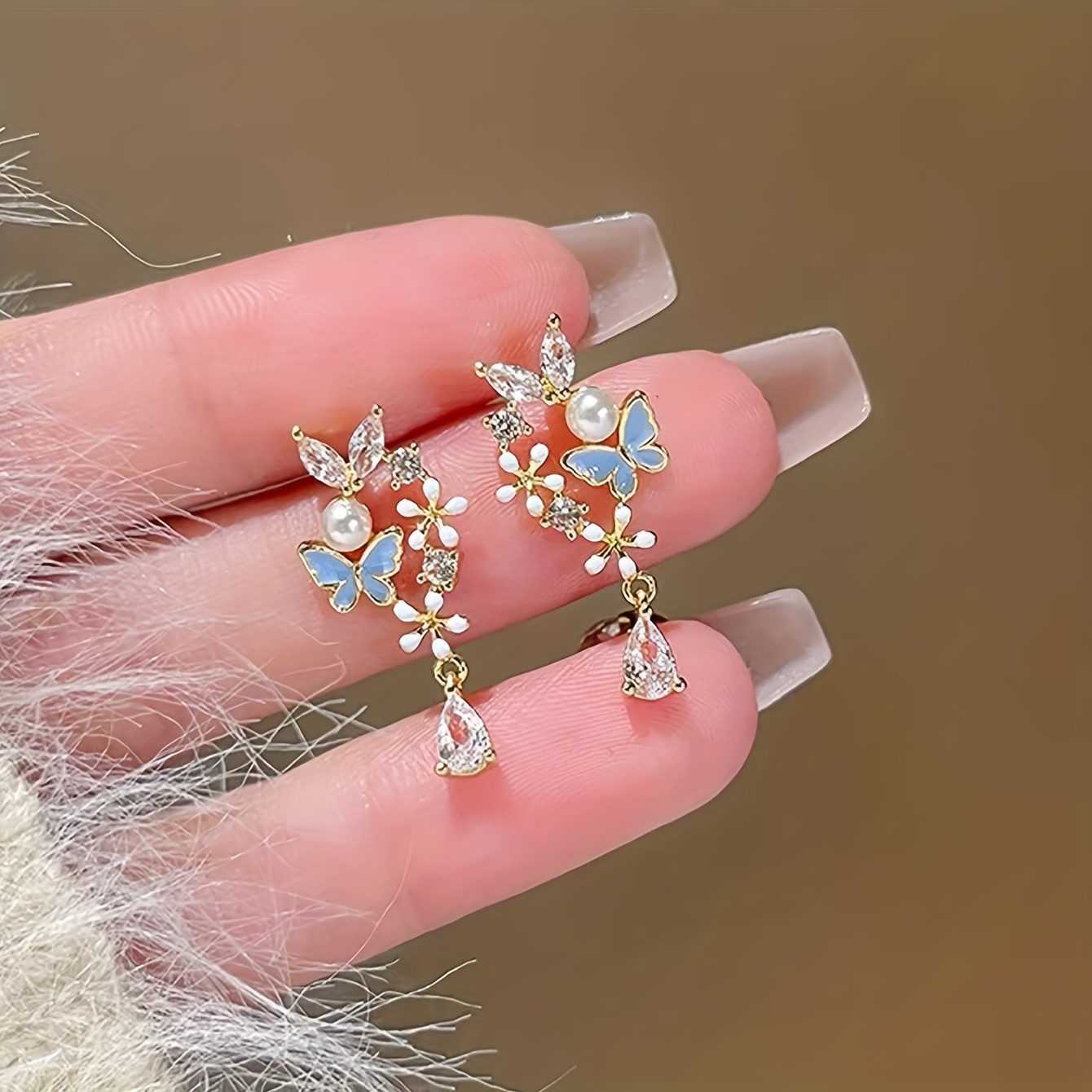Exquisite Butterfly Flower Pendant Stud Earrings Zinc Alloy Hypoallergenic Ear Jewelry Vintage Elegant Style Earrings For Women
Exquisite Butterfly Flower Pendant Stud Earrings Zinc Alloy Hypoallergenic Ear Jewelry Vintage Elegant Style Earrings For Women