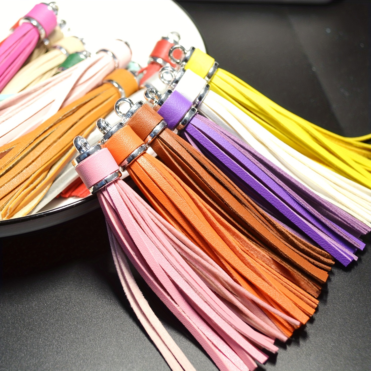 1pc Artificial Synthetic Synthetic Leather Tassel Silvery Pendant Bag Pendant Wallet Pendant Keychain Jewelry Pendant Accessories
1pc Artificial Synthetic Synthetic Leather Tassel Silvery Pendant Bag Pendant Wallet Pendant Keychain Jewelry Pendant Accessories