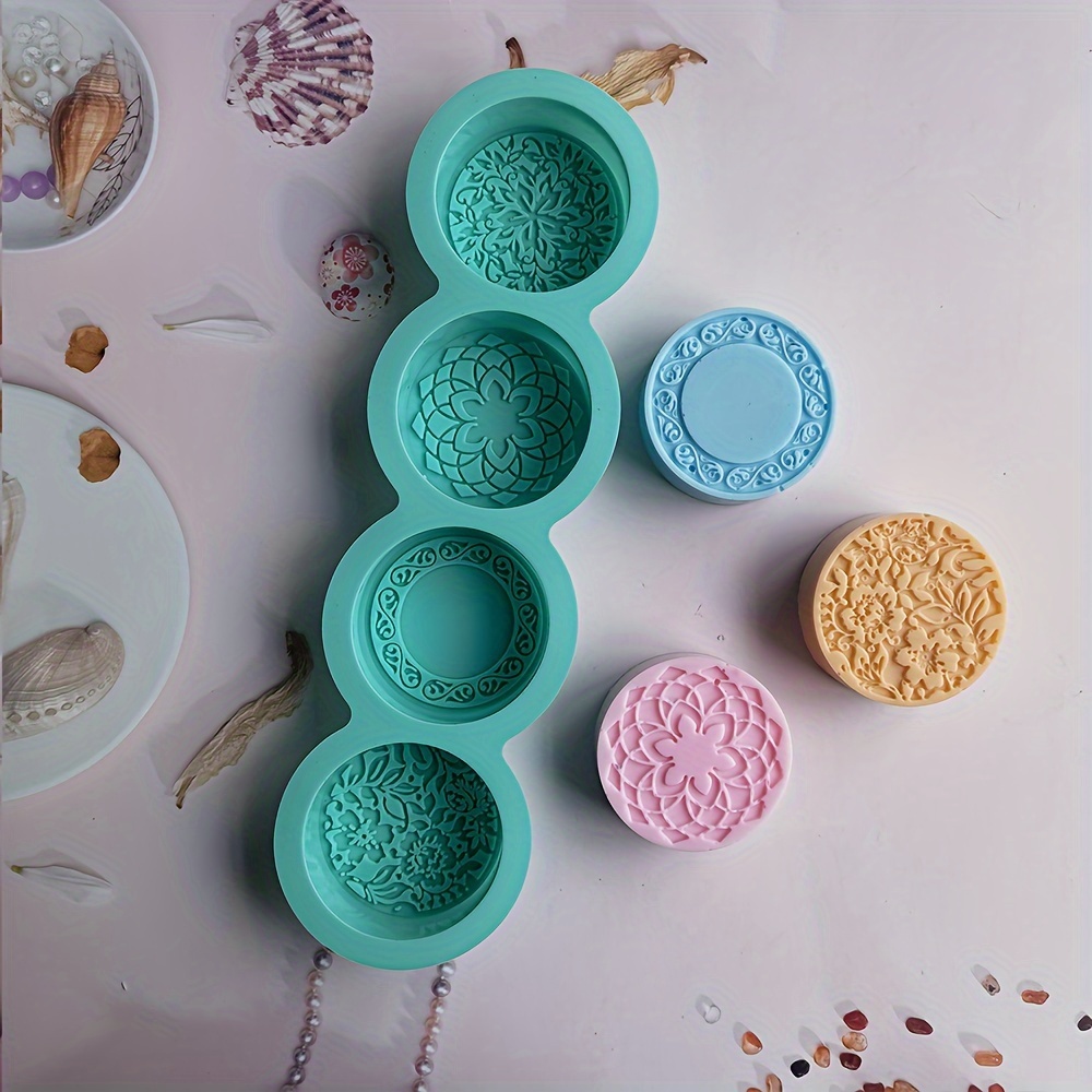 1pc Moule À Savon Créatif Rond En Silicone À 4 Cavités Fait À La Main En 3D Fleur Ronde 100ml Outil de Feuille de Cire D'aromathérapie Pour La Fabrication de Savon DIY Fait Maison
1pc Moule À Savon Créatif Rond En Silicone À 4 Cavités Fait À La Main En 3D Fleur Ronde 100ml Outil de Feuille de Cire D'aromathérapie Pour La Fabrication de Savon DIY Fait Maison