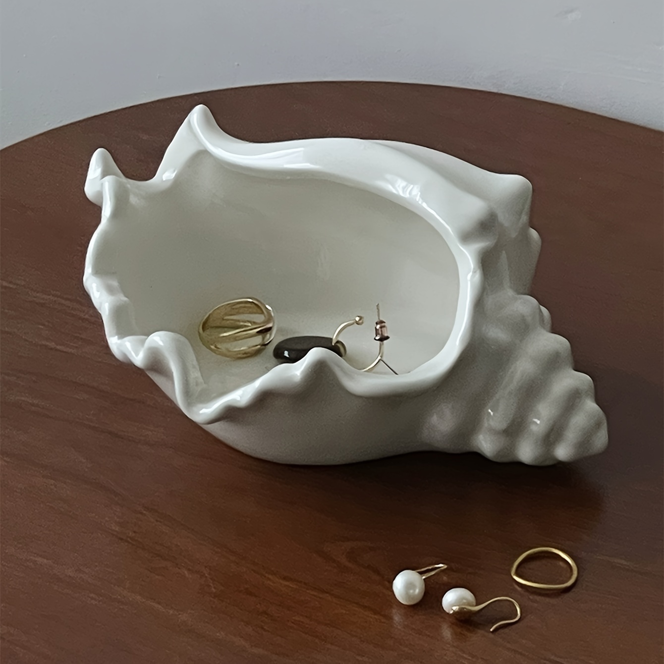 1pc Ceramic Shell Jewelry Desktop Jewelry Storage Tray, Porch Key Storage Tray Decoration, Home Decor, Christmas Gift, New Year Gift, Gift For Man, Gift For Woman
1pc Ceramic Shell Jewelry Desktop Jewelry Storage Tray, Porch Key Storage Tray Decoration, Home Decor, Christmas Gift, New Year Gift, Gift For Man, Gift For Woman