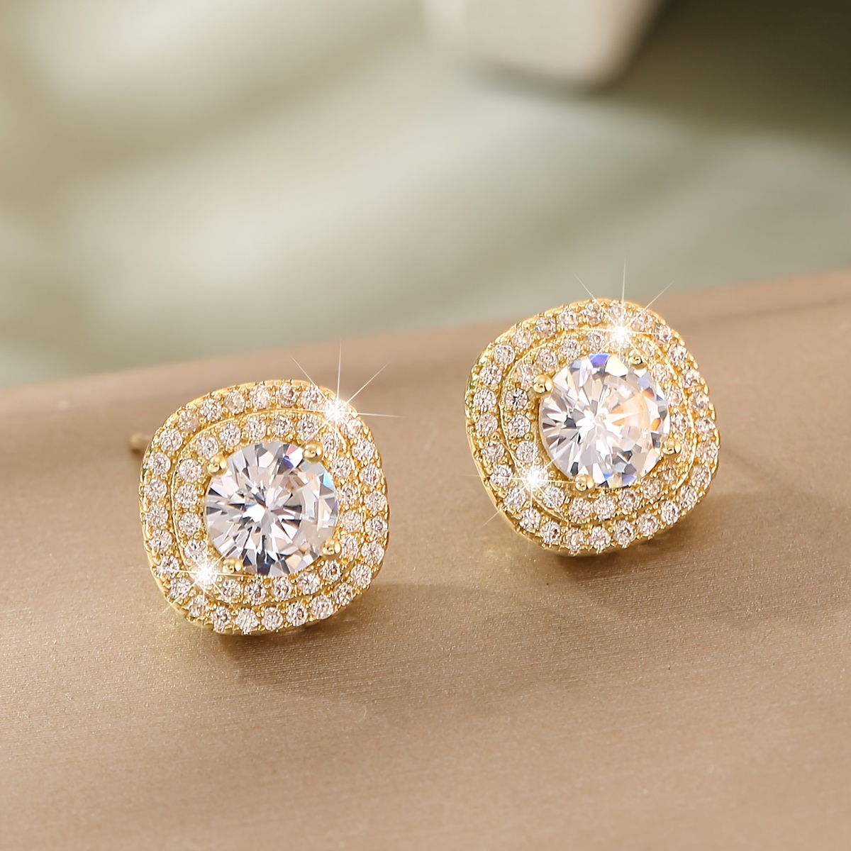 1 Paire de Luxueuses Boucles d'Oreilles Carrées en Cuivre Incrustées de Zircon Synthétique pour Mariées, Fêtes de Mariage, Boucles d'Oreilles de Tempérament, Cadeaux de Rencontre
1 Paire de Luxueuses Boucles d'Oreilles Carrées en Cuivre Incrustées de Zircon Synthétique pour Mariées, Fêtes de Mariage, Boucles d'Oreilles de Tempérament, Cadeaux de Rencontre
