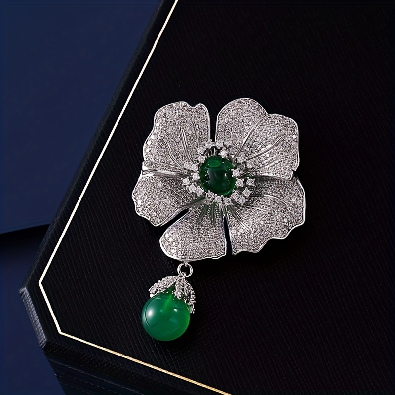 Exquisite Bling Bling Flower Shape Brooch Pin Inlaid Shiny Zircon Elegant Copper Brooch Pin
Exquisite Bling Bling Flower Shape Brooch Pin Inlaid Shiny Zircon Elegant Copper Brooch Pin