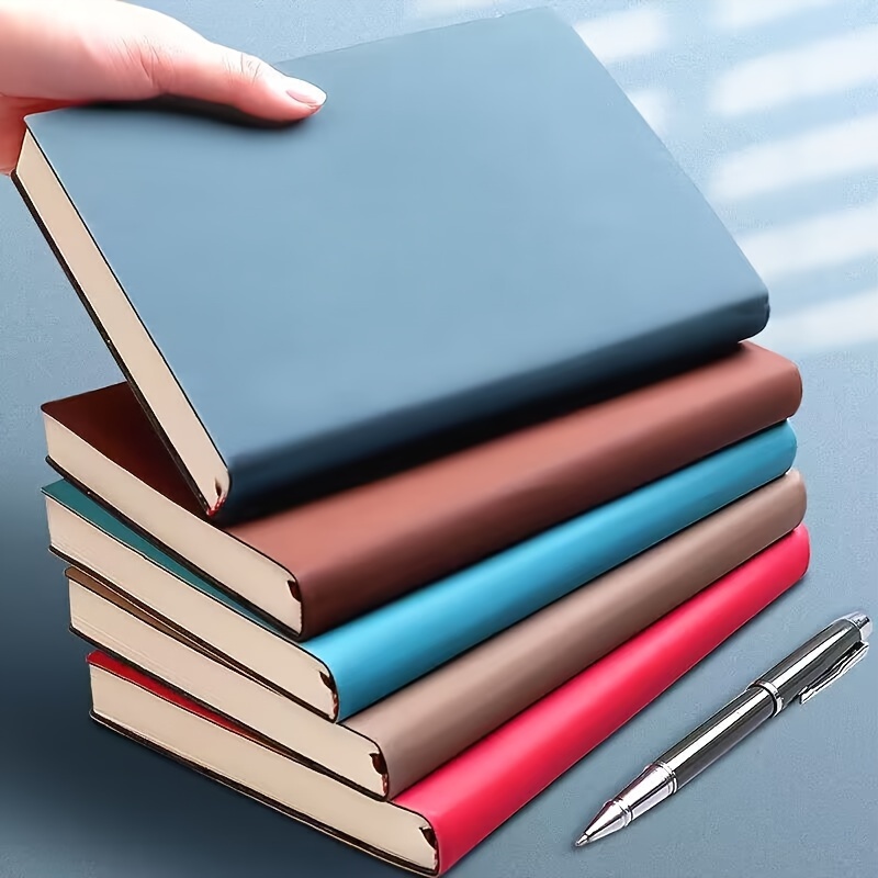 Carnet A5 en simili cuir souple de qualité supérieure : 120 pages, couverture imperméable et confort tactile.
Carnet A5 en simili cuir souple de qualité supérieure : 120 pages, couverture imperméable et confort tactile.