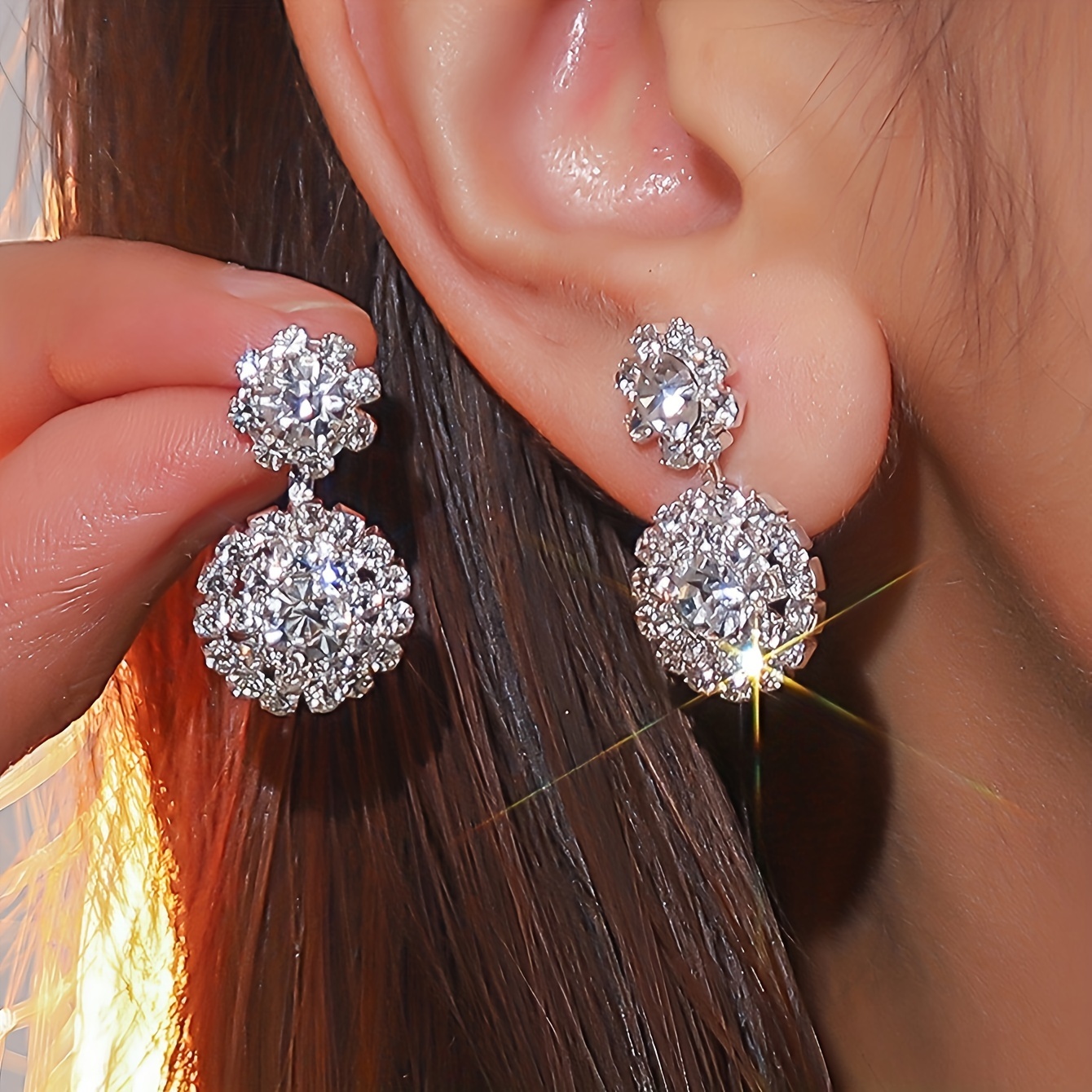 Double Shiny Flower Shaped Stud Earrings Alloy Jewelry Embellished With Rhinestones Vintage Luxury Style Female Wedding Earrings
Double Shiny Flower Shaped Stud Earrings Alloy Jewelry Embellished With Rhinestones Vintage Luxury Style Female Wedding Earrings