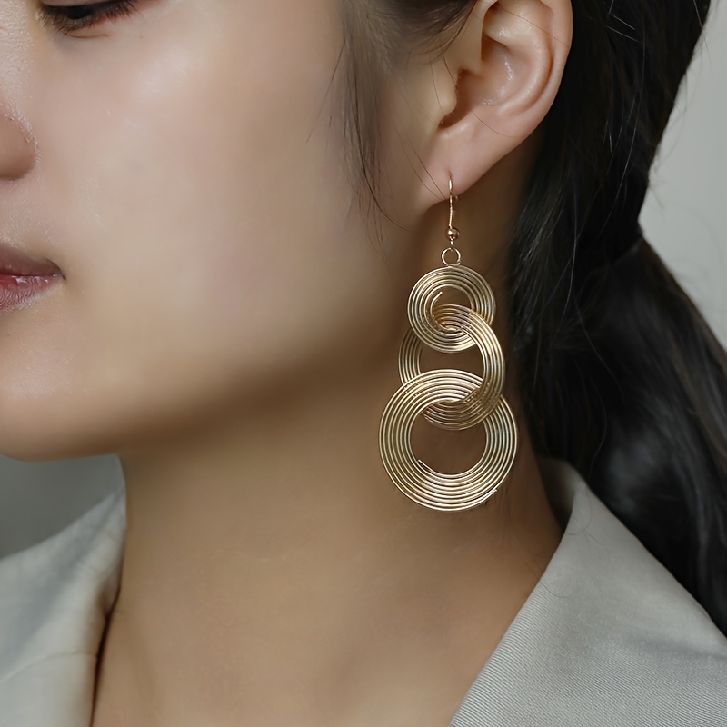Boucles d'oreilles à cercle multi-couches de style vintage, en fer, à au et en soirée, accessoire de mode polyvalent pour toutes les .
Boucles d'oreilles à cercle multi-couches de style vintage, en fer, à au et en soirée, accessoire de mode polyvalent pour toutes les .