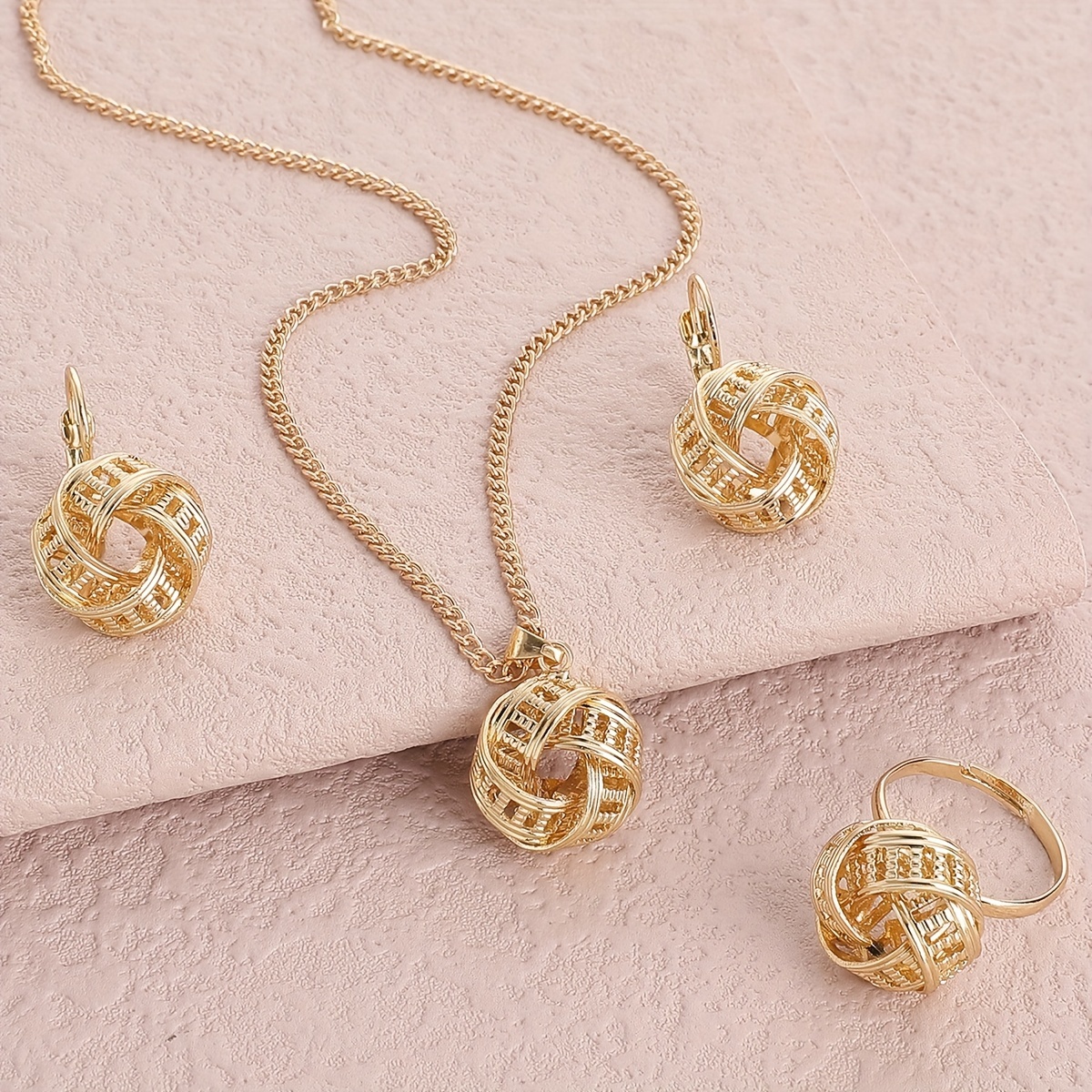 1 Pair Of Earrings + 1 Necklace + 1 Ring Chic Jewelry Set Ball Design 14k Plated Match Daily Outfits Party Accessories
1 Pair Of Earrings + 1 Necklace + 1 Ring Chic Jewelry Set Ball Design 14k Plated Match Daily Outfits Party Accessories