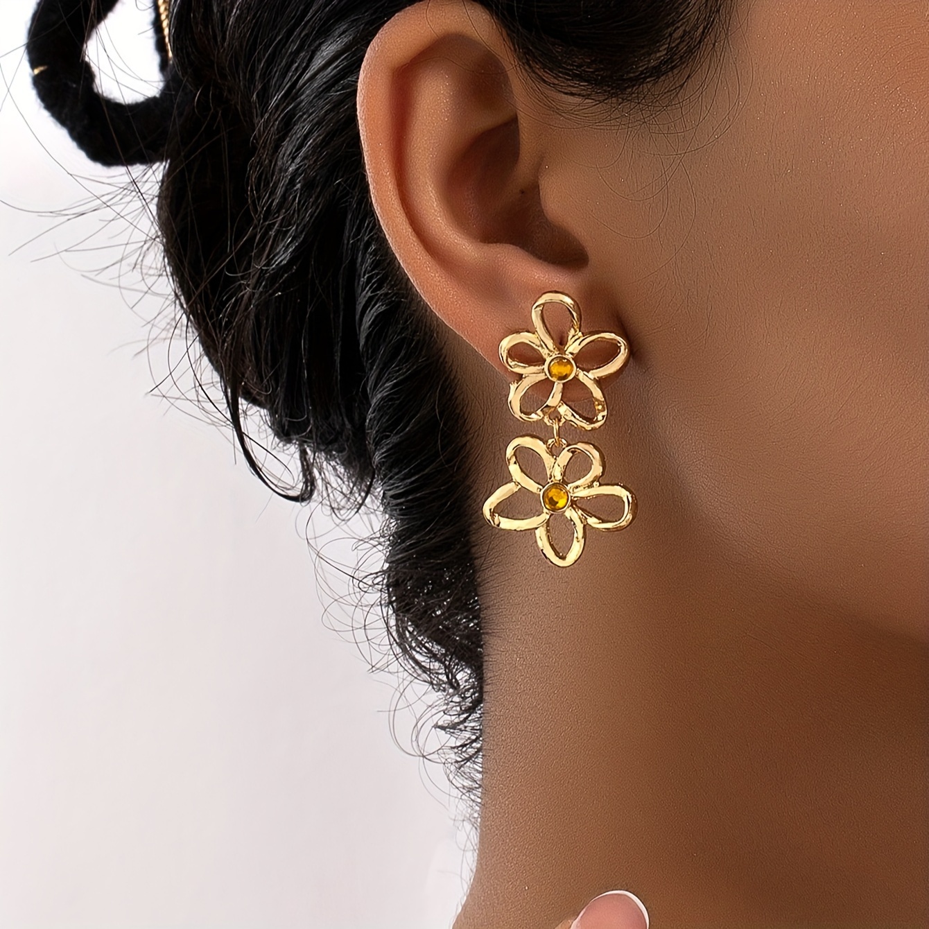 Double Hollow Flower Design Stud Earrings Zinc Alloy Jewelry Elegant Vintage Style Suitable For Women Dating Party Ear Ornaments
Double Hollow Flower Design Stud Earrings Zinc Alloy Jewelry Elegant Vintage Style Suitable For Women Dating Party Ear Ornaments