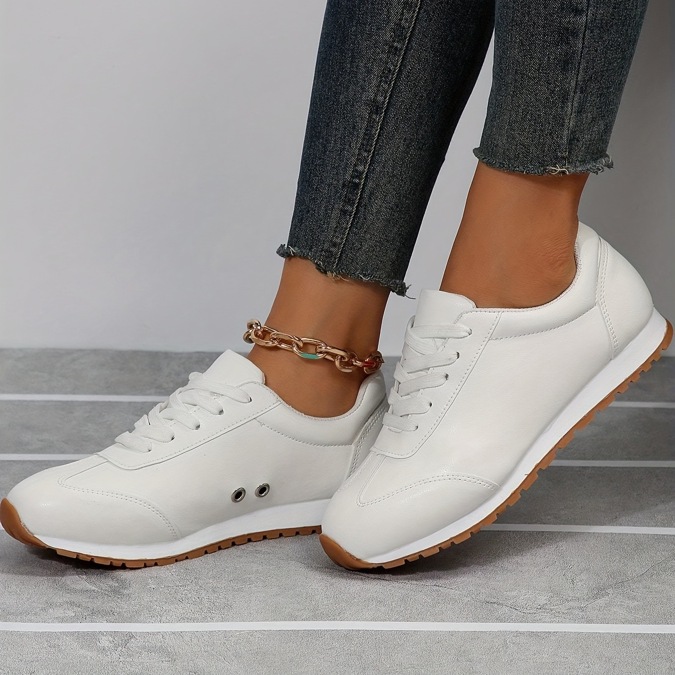 Women's Solid Color Sneakers, Casual Lace Up Outdoor Shoes, Lightweight Low Top Trainers
Women's Solid Color Sneakers, Casual Lace Up Outdoor Shoes, Lightweight Low Top Trainers