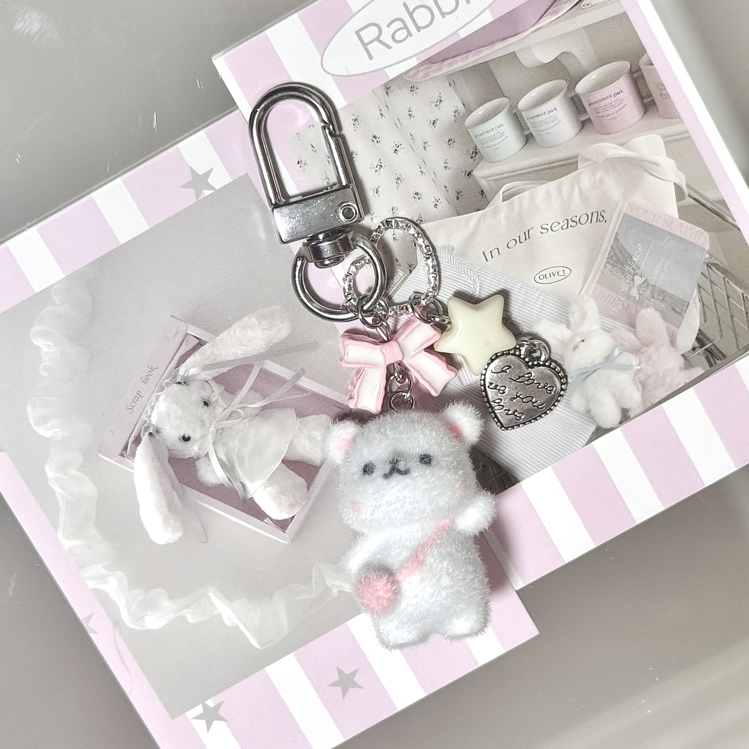 1pc Porte-clés en résine de de dessin , animal de style anime, porte-clés décoratif pour femmes, porte-clés pour dames en une seule pièce avec des d'animaux populaires pour une utilisation quotidienne
1pc Porte-clés en résine de de dessin , animal de style anime, porte-clés décoratif pour femmes, porte-clés pour dames en une seule pièce avec des d'animaux populaires pour une utilisation quotidienne