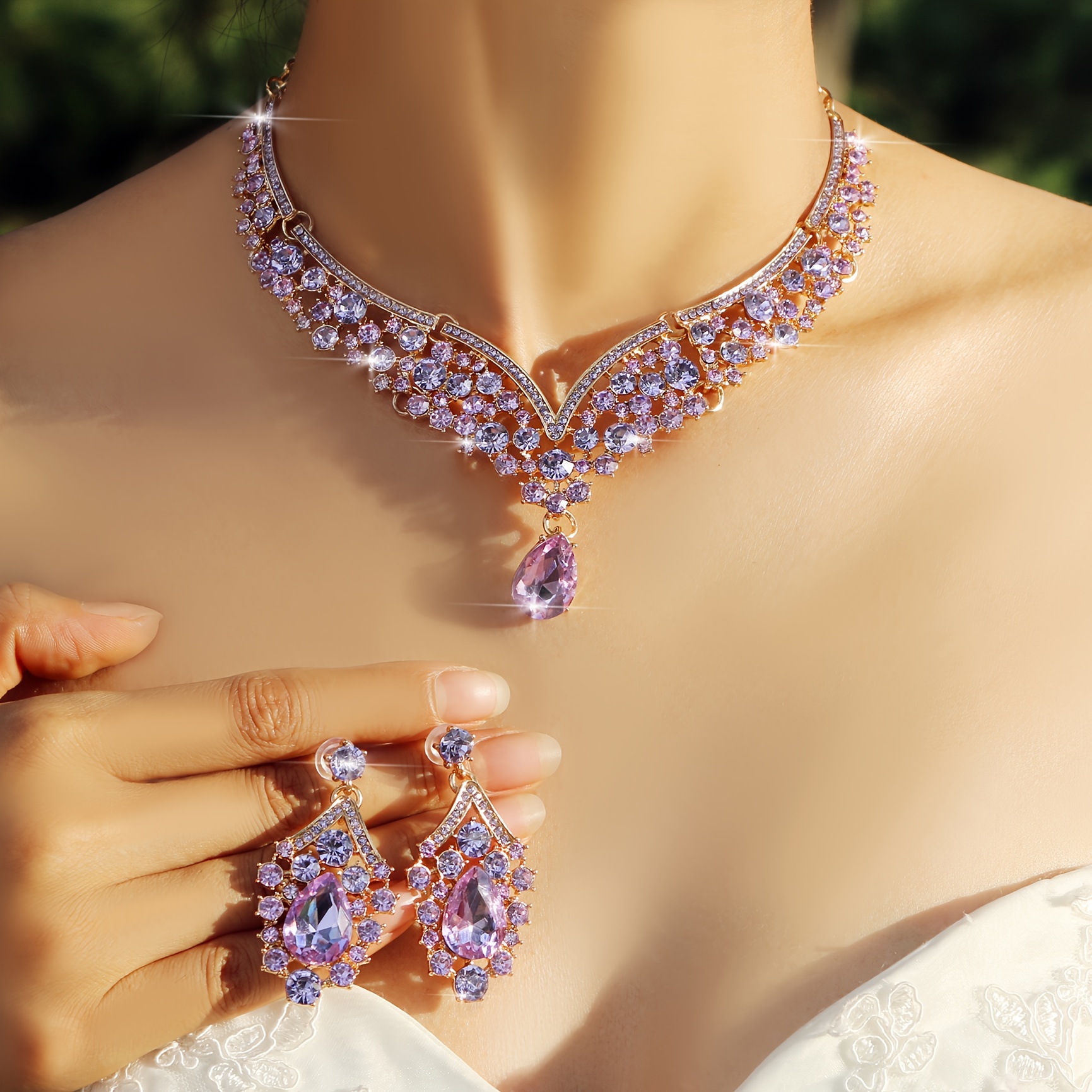 Luxury Glitter Style Floral Theme Jewelry Set With Rhinestone Embellishments, Zinc Alloy, For Weddings And Banquets, Valentine's Day Gift - Necklace And Earrings Set
Luxury Glitter Style Floral Theme Jewelry Set With Rhinestone Embellishments, Zinc Alloy, For Weddings And Banquets, Valentine's Day Gift - Necklace And Earrings Set
