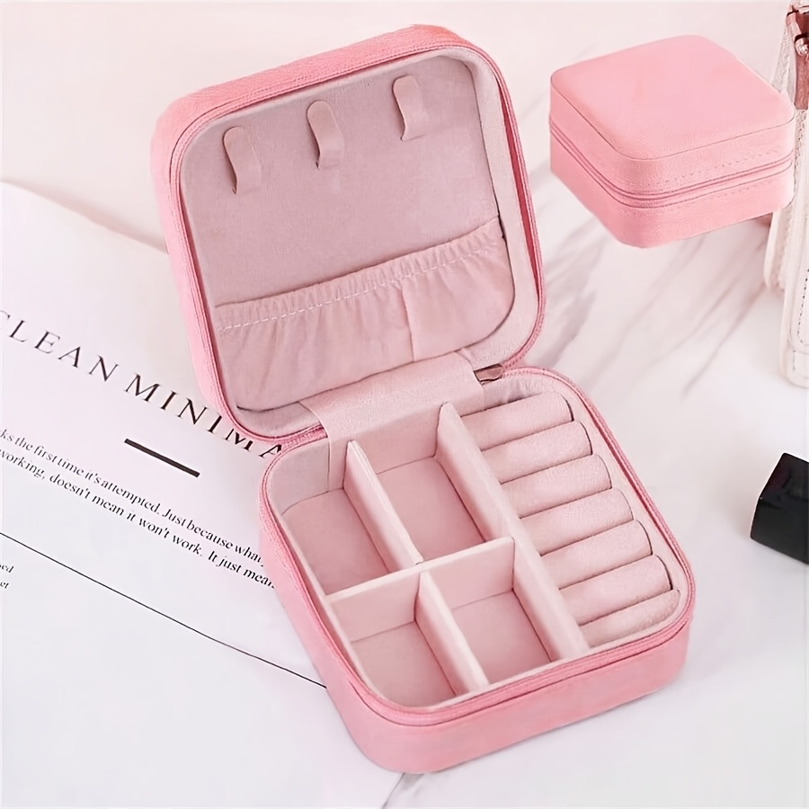 1pc Mini Jewelry Travel Case, Small Jewelry Box, Travel Jewelry Storage Box, Portable Jewelry Storage Rack For Rings, Earrings, Necklaces, Bracelets, Bracelet Storage Box, Girls Ladies (pu-black)
1pc Mini Jewelry Travel Case, Small Jewelry Box, Travel Jewelry Storage Box, Portable Jewelry Storage Rack For Rings, Earrings, Necklaces, Bracelets, Bracelet Storage Box, Girls Ladies (pu-black)