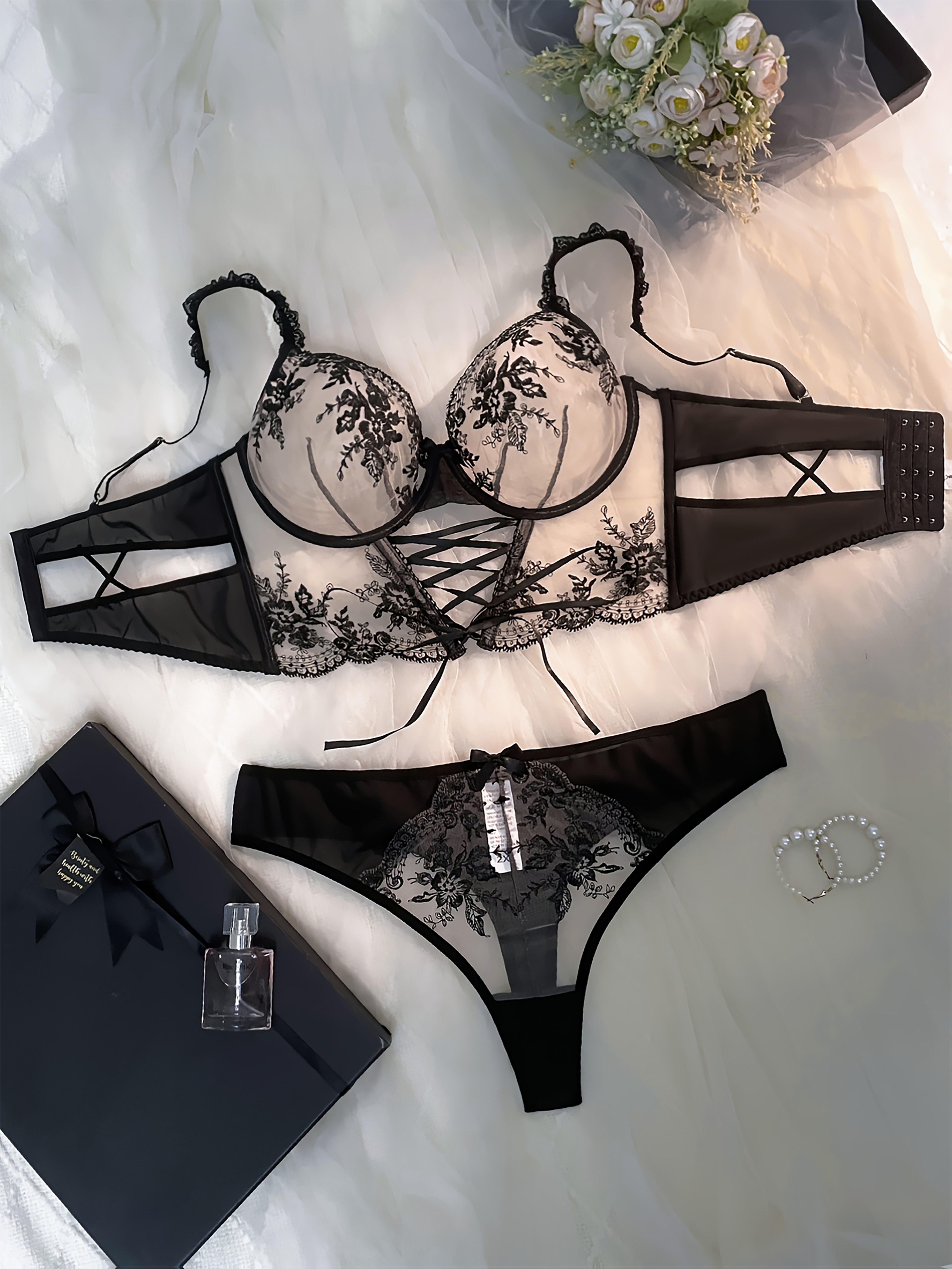 0fb89012 47b4 4d80 9617 afd3b4d3f404 Plus Size Sexy Embroidered Lingerie Set