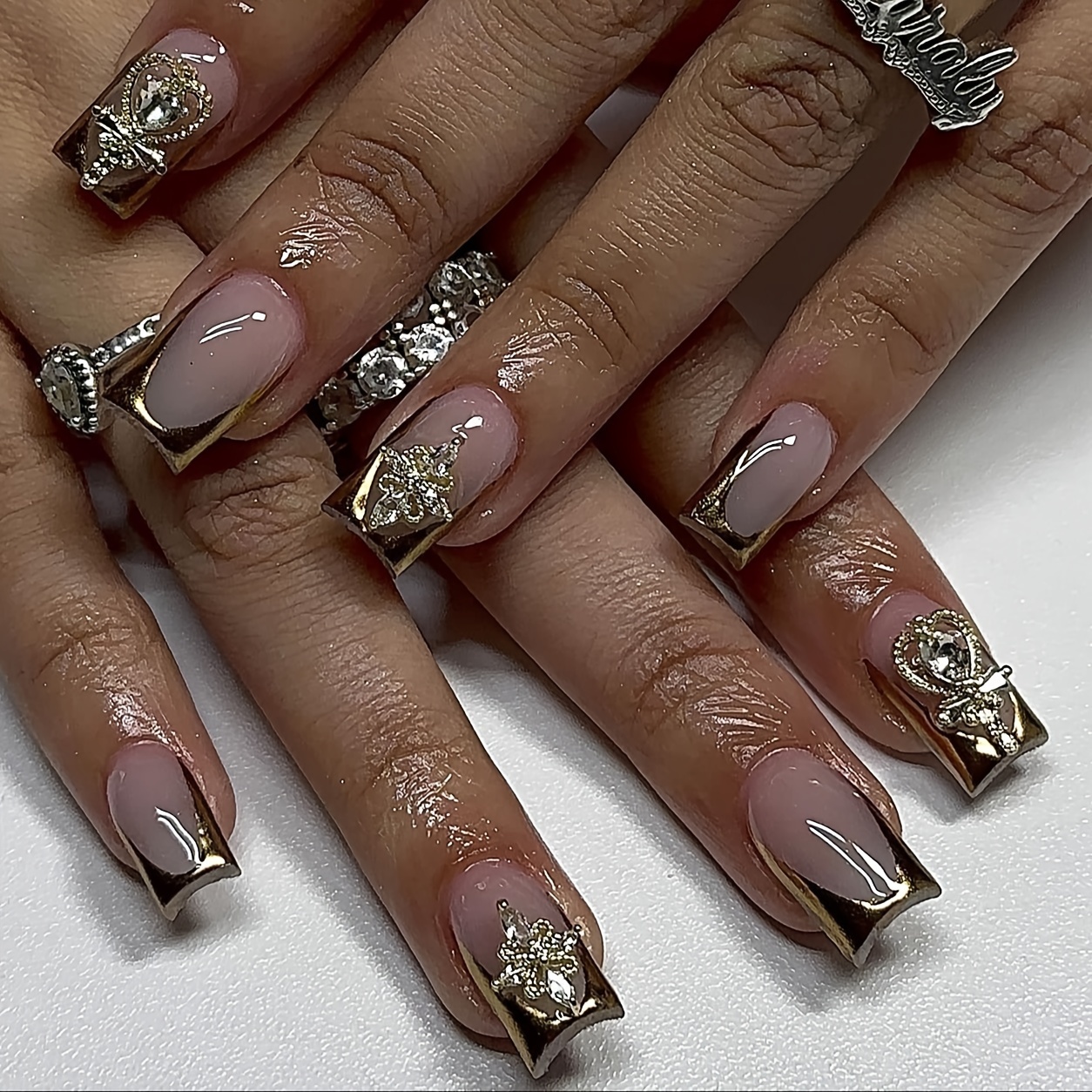 24-piece Short Press-on Nails With Heart Glitter Accents And - Full Cover Adhesive False Nails Set For Women And Girls
24-piece Short Press-on Nails With Heart Glitter Accents And - Full Cover Adhesive False Nails Set For Women And Girls