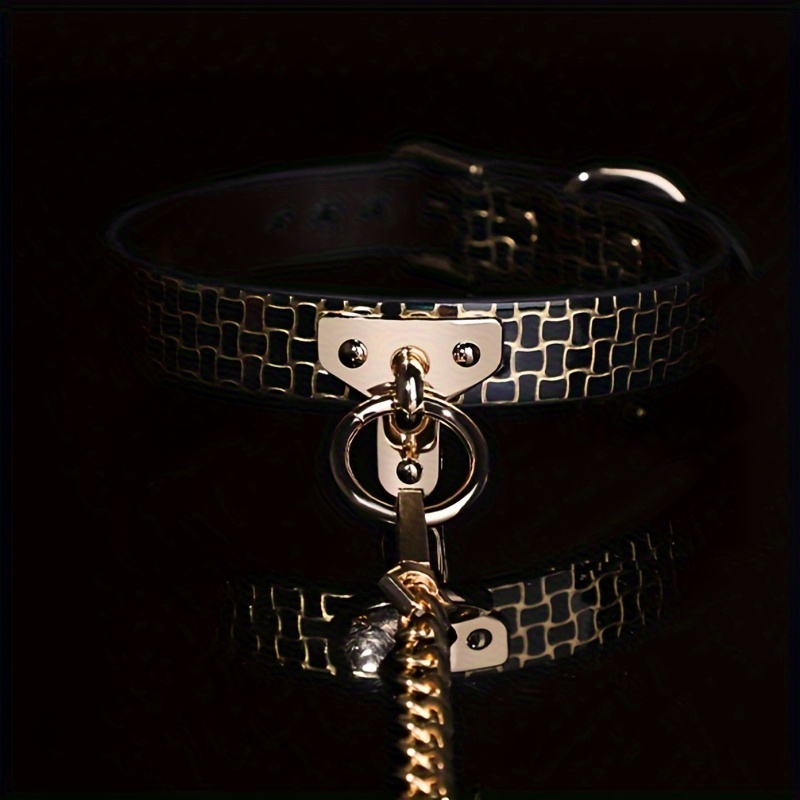 Luxury Golden Pattern Dog Collar With Metal Leash, High-quality Pu Leather, Hand Wash Only, Pet Supplies, Dog Accessories
Luxury Golden Pattern Dog Collar With Metal Leash, High-quality Pu Leather, Hand Wash Only, Pet Supplies, Dog Accessories