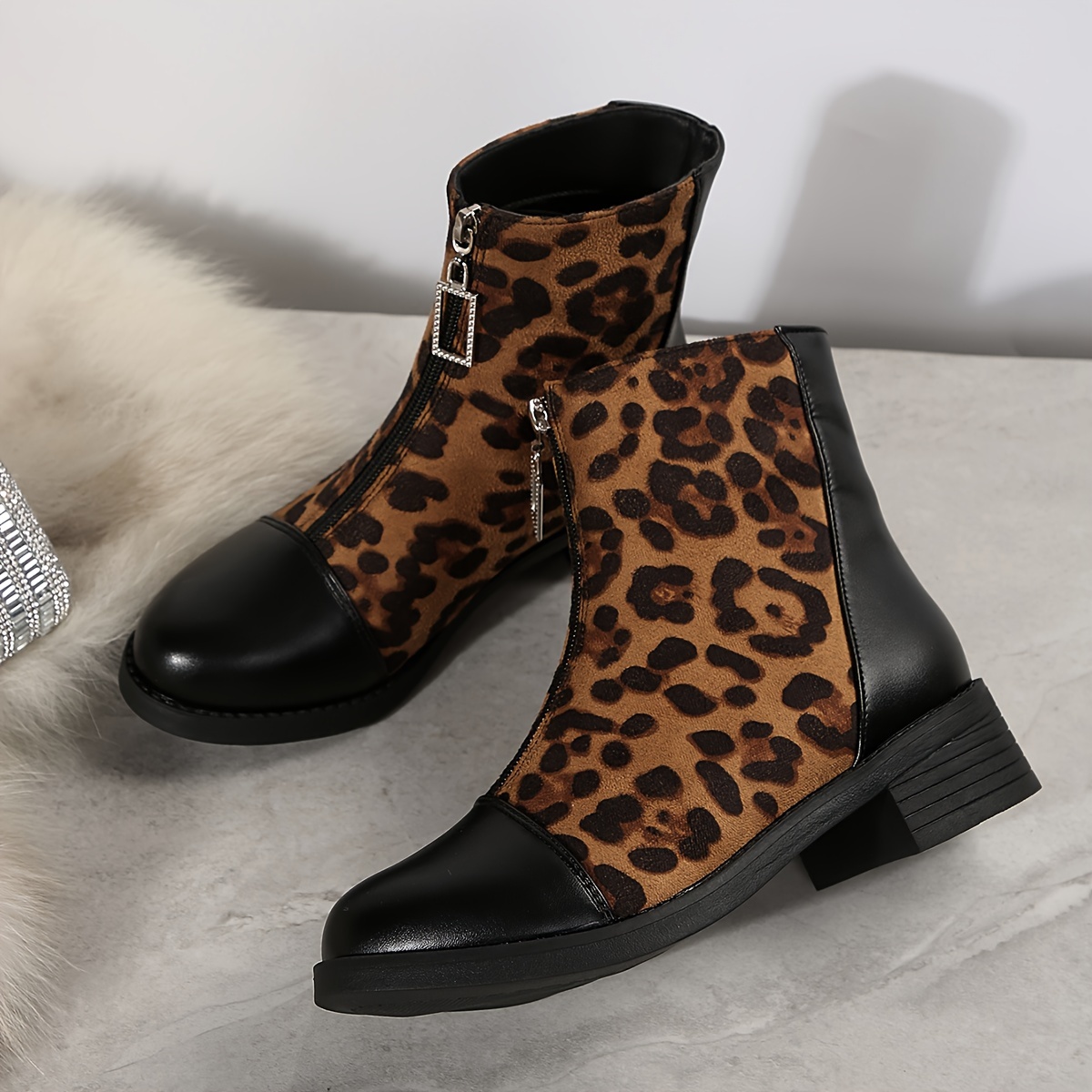 Bottes Imprimé Léopard - Épais , Fermeture Éclair , en , Semelle en Caoutchouc , Chaussures Confortables Quotidienne
Bottes Imprimé Léopard - Épais , Fermeture Éclair , en , Semelle en Caoutchouc , Chaussures Confortables Quotidienne