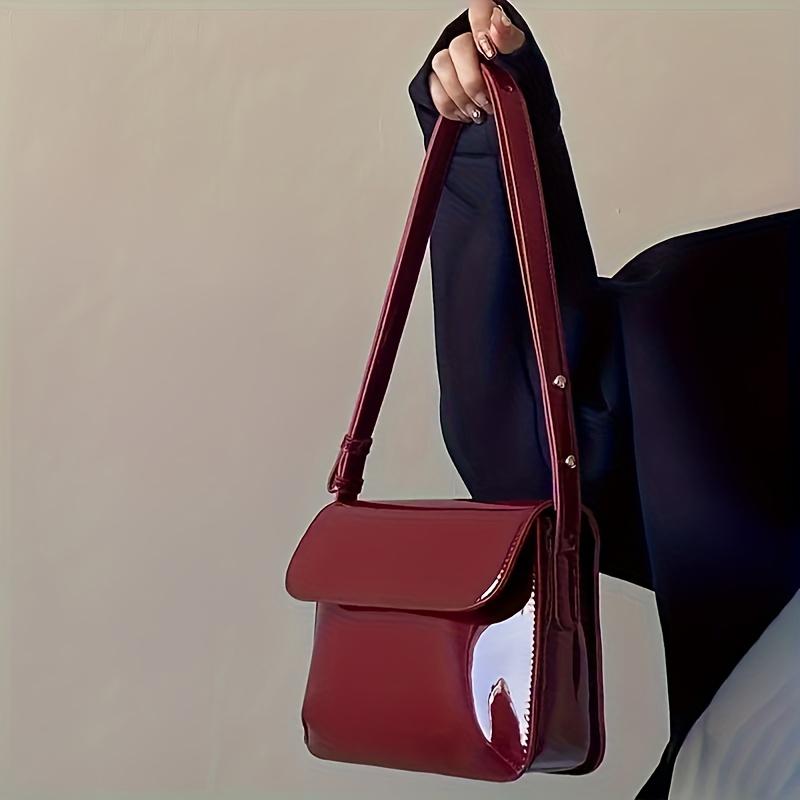 Chic Minimalist Vintage-inspired Square Shoulder Bag With Adjustable Strap - Magnetic Closure, Solid Color Leather
Chic Minimalist Vintage-inspired Square Shoulder Bag With Adjustable Strap - Magnetic Closure, Solid Color Leather
