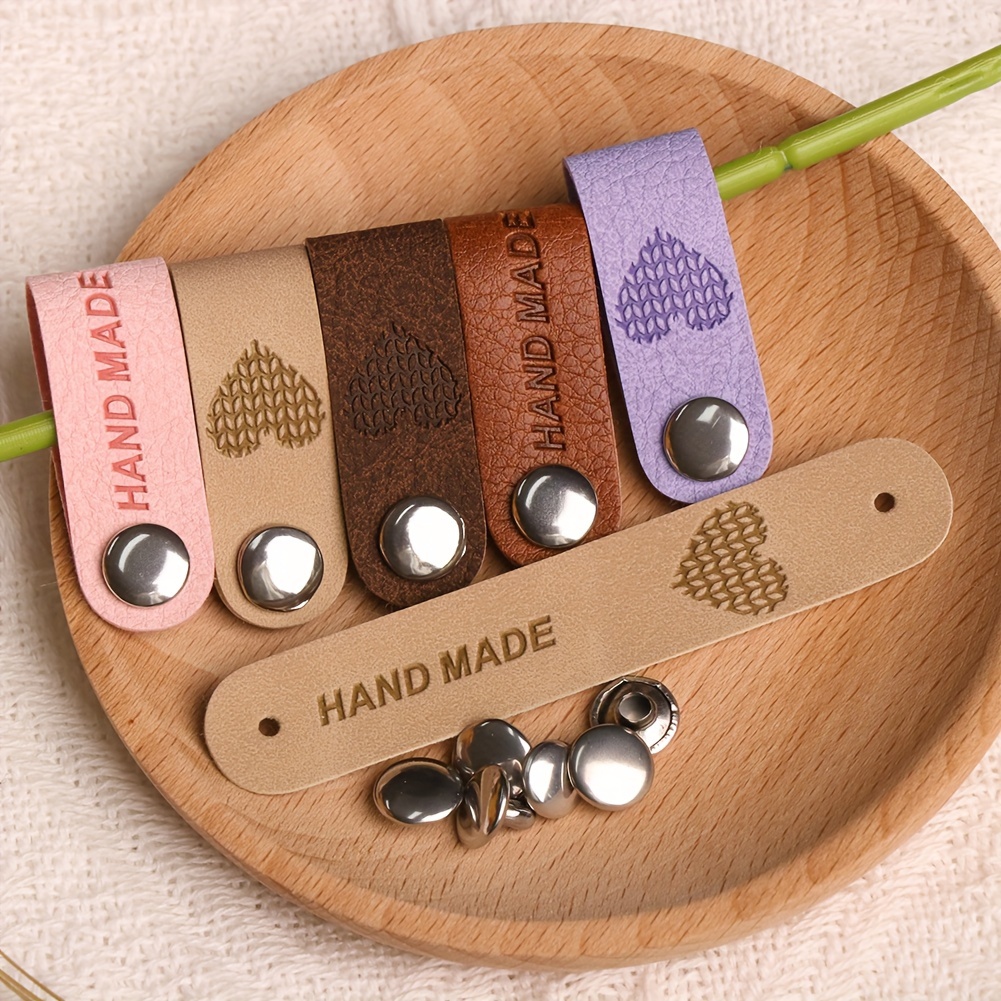 20pcs Artificial Leather Handmade Tags & Nails, 0.55''*3.07'', Diy Crochet & Knitting Accessories For Scarves, Sweaters, Hats, Dolls, Cushions, Craft Labels For Handmade Products
20pcs Artificial Leather Handmade Tags & Nails, 0.55''*3.07'', Diy Crochet & Knitting Accessories For Scarves, Sweaters, Hats, Dolls, Cushions, Craft Labels For Handmade Products
