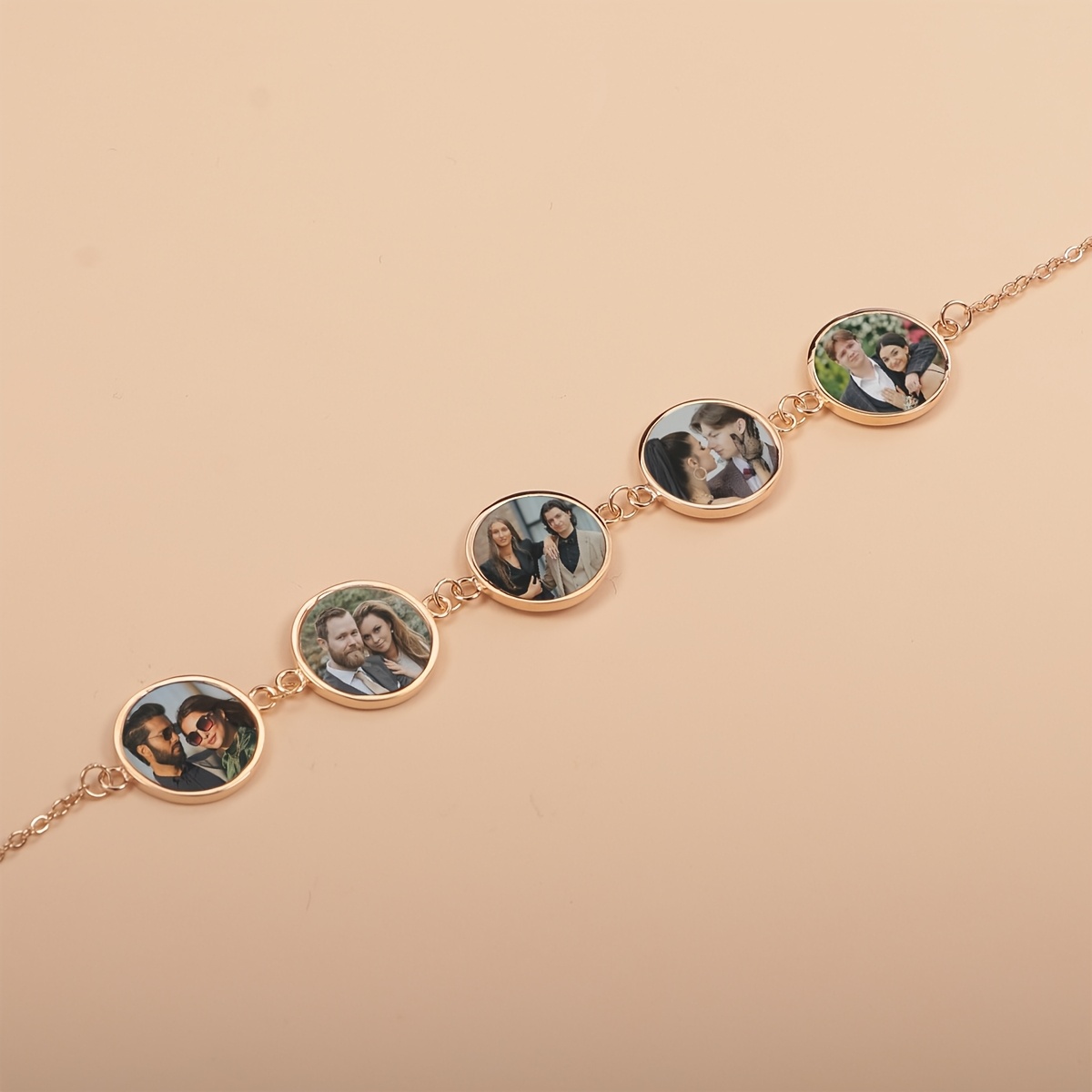 Customized 5-color Photo Bracelet, Simple And Fashionable Style, Suitable For Men And Women, Valentine's Day, Birthdays, Anniversaries, Gifts , Christmas, And High-end Family Gifts
Customized 5-color Photo Bracelet, Simple And Fashionable Style, Suitable For Men And Women, Valentine's Day, Birthdays, Anniversaries, Gifts , Christmas, And High-end Family Gifts