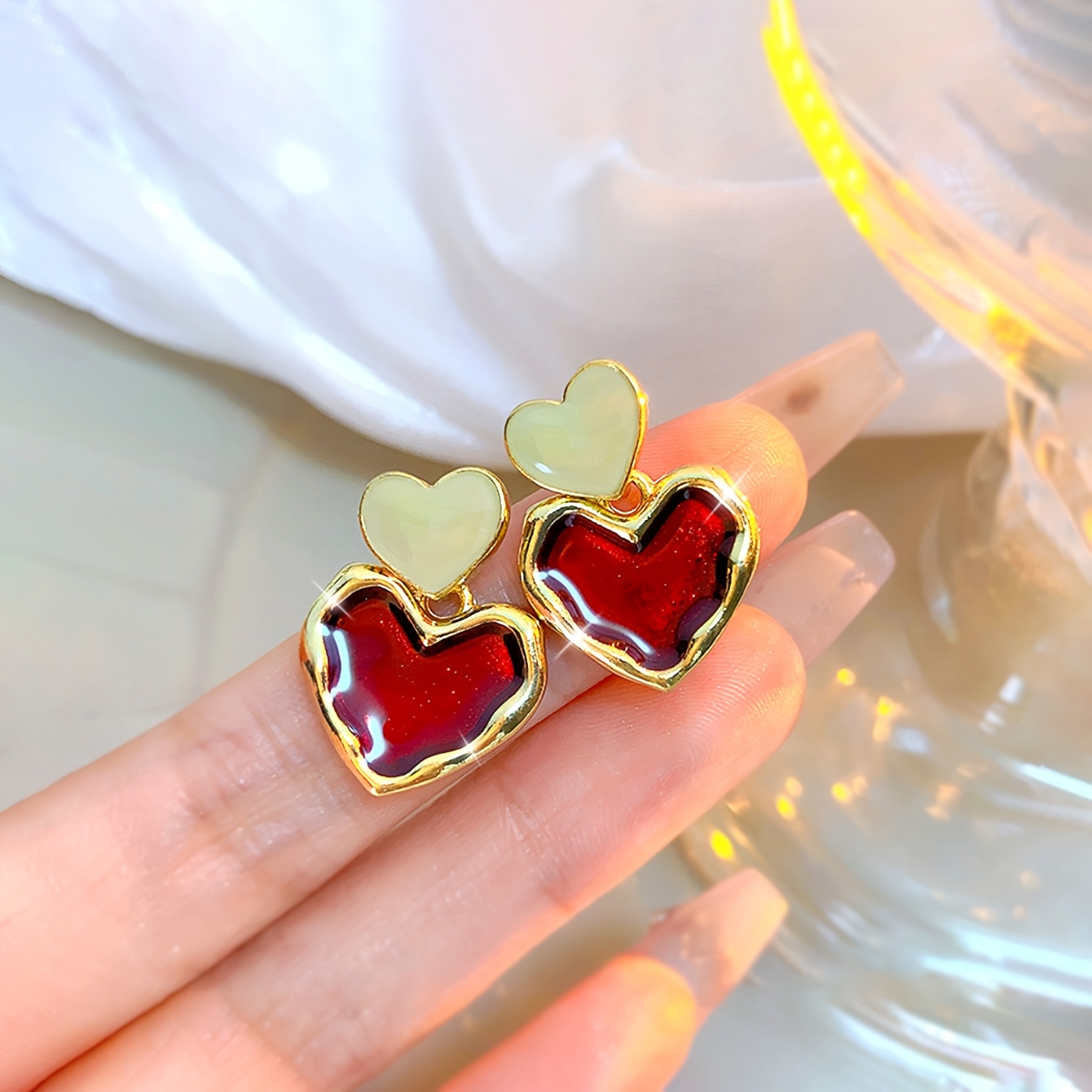 1 Pair Of Elegant Red Heart Stud Earrings For Women - Vintage & With Golden-tone Frame, Or Parties, Ideal Valentine's Day Gift, Cute Earrings
1 Pair Of Elegant Red Heart Stud Earrings For Women - Vintage & With Golden-tone Frame, Or Parties, Ideal Valentine's Day Gift, Cute Earrings