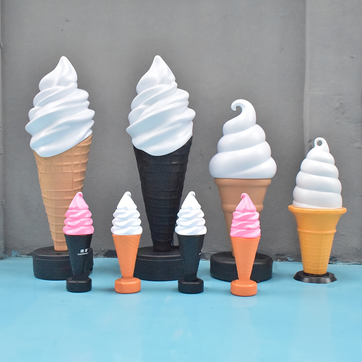 Grands modèles de crème en plastique pour l'extérieur - Tailles 60cm, 95cm, 120cm - Parfaits pour les magasins de bonbons et les décorations extérieures
Grands modèles de crème en plastique pour l'extérieur - Tailles 60cm, 95cm, 120cm - Parfaits pour les magasins de bonbons et les décorations extérieures