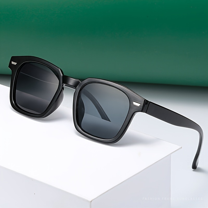 Chic Vintage Square Fashion Glasses For Men & Women - Luxury Designer Fashion, Durable Pc Frame, Perfect For Summer Sun Protection
Chic Vintage Square Fashion Glasses For Men & Women - Luxury Designer Fashion, Durable Pc Frame, Perfect For Summer Sun Protection