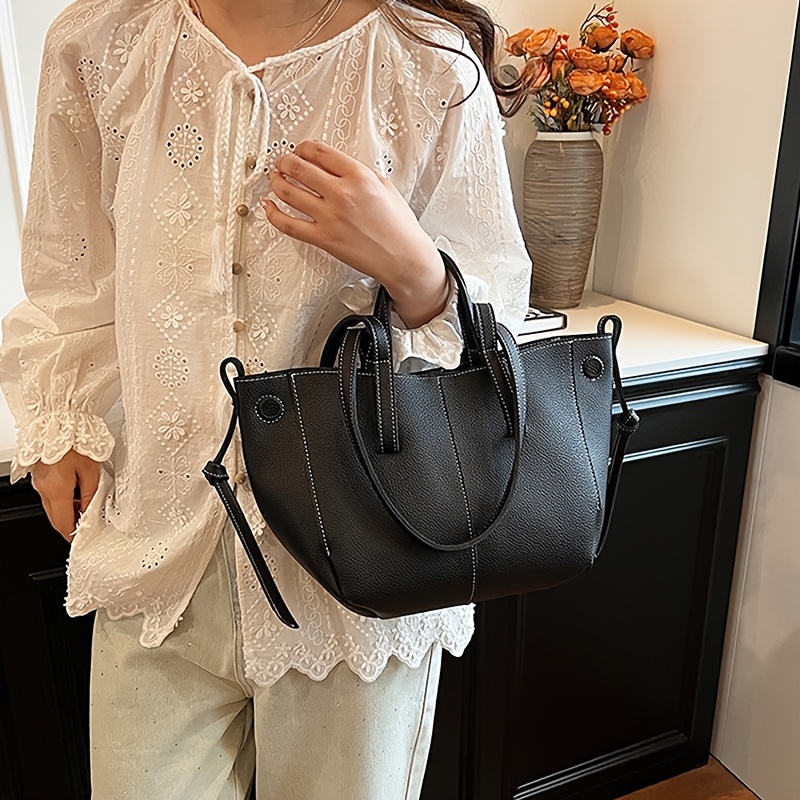 Women' Shoulder Tote Bag, Solid Color Leather, Large Capacity, With Closure And Polyester , For Work And Casual Use
Women' Shoulder Tote Bag, Solid Color Leather, Large Capacity, With Closure And Polyester , For Work And Casual Use