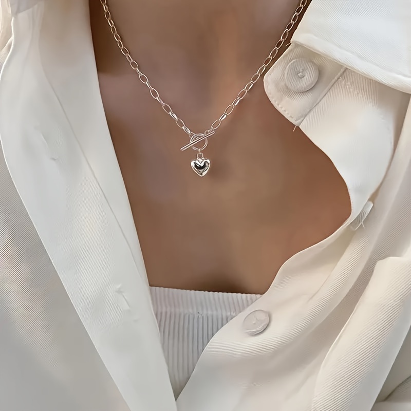 1pc Silvery Heart Pendant Necklace, Romantic Clavicle Chain With Ot Design, Perfect Gift For All
1pc Silvery Heart Pendant Necklace, Romantic Clavicle Chain With Ot Design, Perfect Gift For All