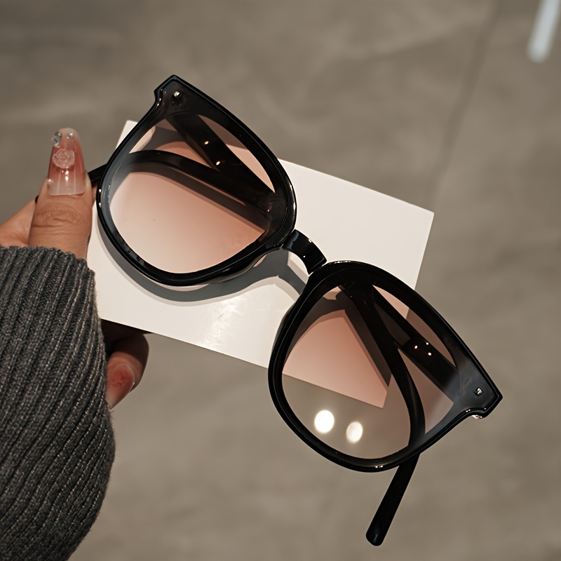 1pc Square Fashion Glasses For Women, Lightweight Uv Protection Driving Eyewear, Anti-reflective , Plastic Frame, Compatible
1pc Square Fashion Glasses For Women, Lightweight Uv Protection Driving Eyewear, Anti-reflective , Plastic Frame, Compatible