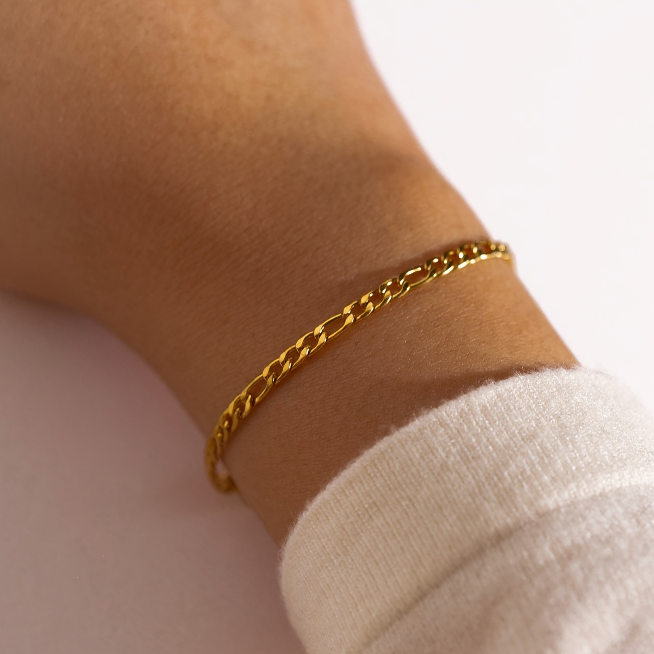Bracelet en acier inoxydable simple et élégant, de style décontracté, adapté aux femmes pour un .
Bracelet en acier inoxydable simple et élégant, de style décontracté, adapté aux femmes pour un .