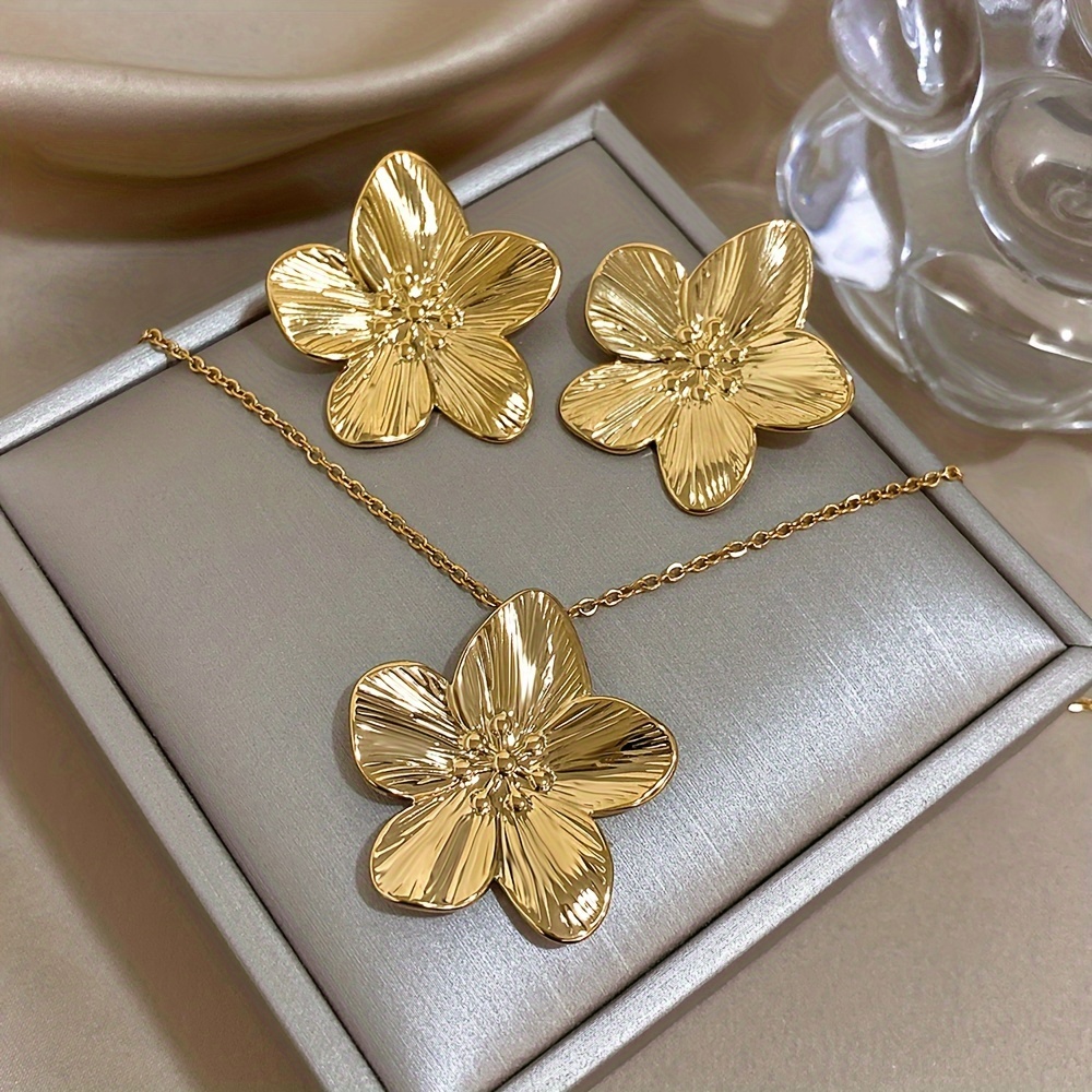 3pcs Pendant Necklace Earrings Stainless Steel Suit Sweater Chain Luxury Casual Suitable For Couples To Give Gifts
3pcs Pendant Necklace Earrings Stainless Steel Suit Sweater Chain Luxury Casual Suitable For Couples To Give Gifts