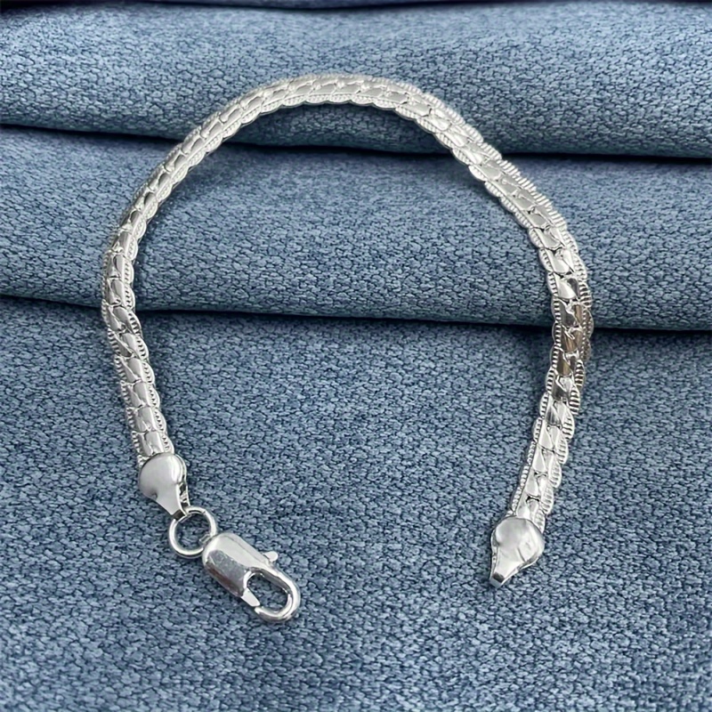 Bracelet en Chaîne Gaufrée Argentée Élégant et - Accessoire Polyvalent , Cadeau la - 
Bracelet en Chaîne Gaufrée Argentée Élégant et - Accessoire Polyvalent , Cadeau la -