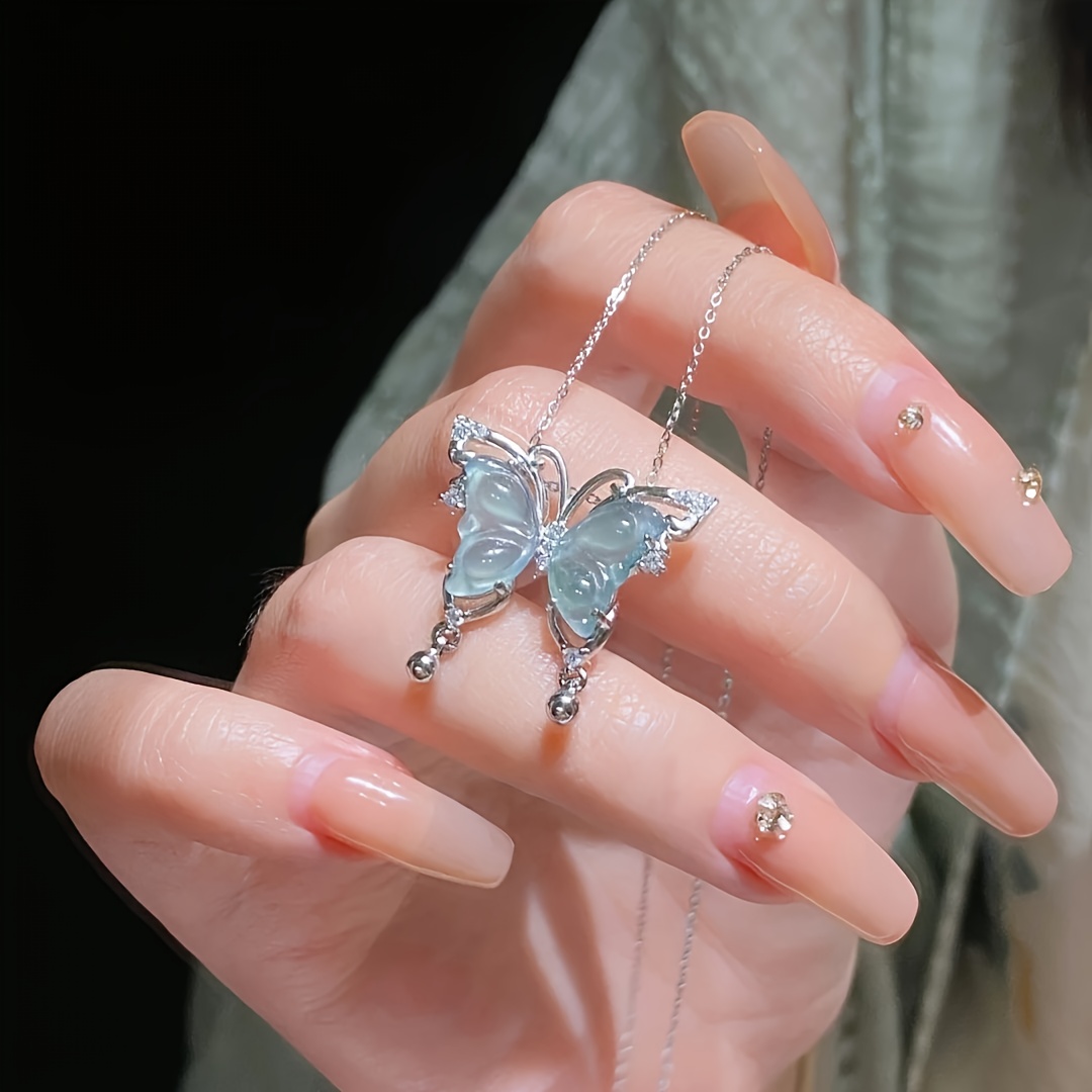 Natural Stone Crystal Pendant Necklace, And Stylish, Suitable For Accessories Or Gifts For Any Special
Natural Stone Crystal Pendant Necklace, And Stylish, Suitable For Accessories Or Gifts For Any Special