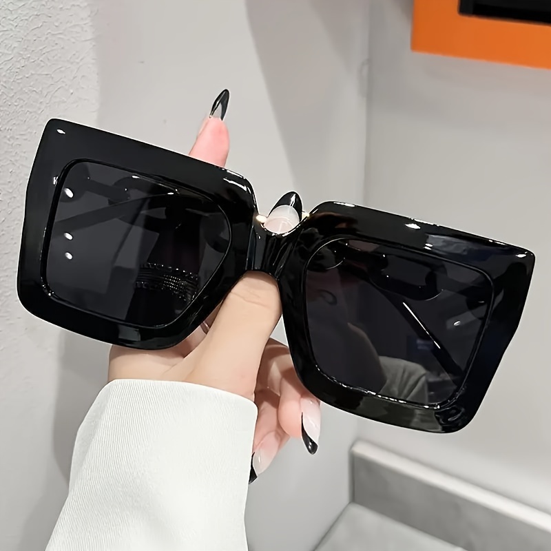 Transparent Lens Frame Fashion Glasses For Women Men Anti Glare Sun Shades Glasses For Driving Beach Travel
Transparent Lens Frame Fashion Glasses For Women Men Anti Glare Sun Shades Glasses For Driving Beach Travel