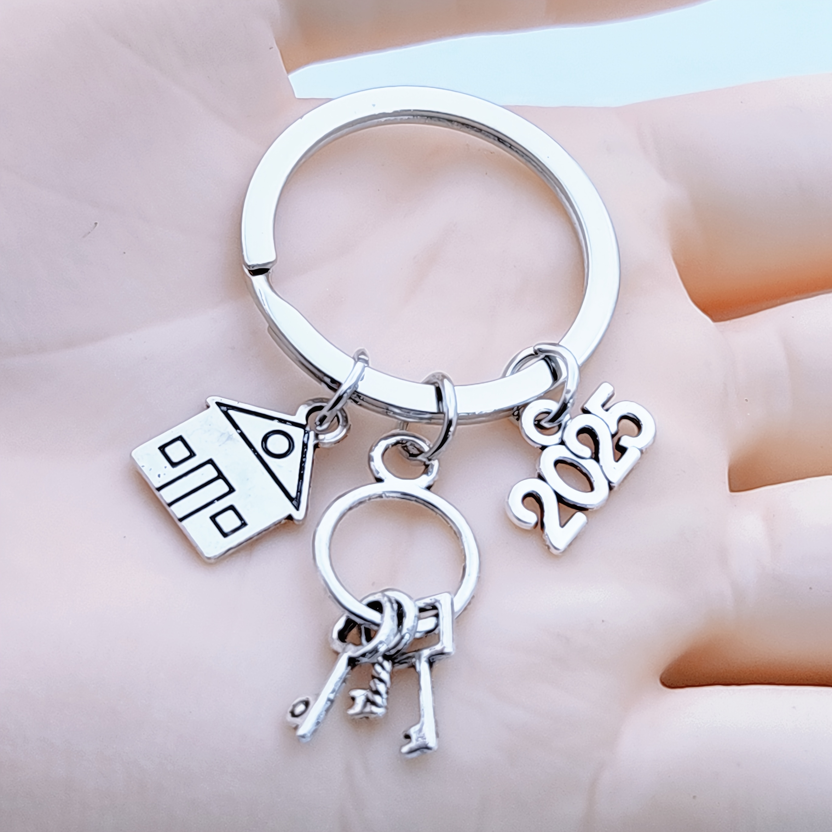 Fashionable Accessories From Europe And America, As Backpack Pendants Shaped Like Houses, For Who Are 2025.
Fashionable Accessories From Europe And America, As Backpack Pendants Shaped Like Houses, For Who Are 2025.