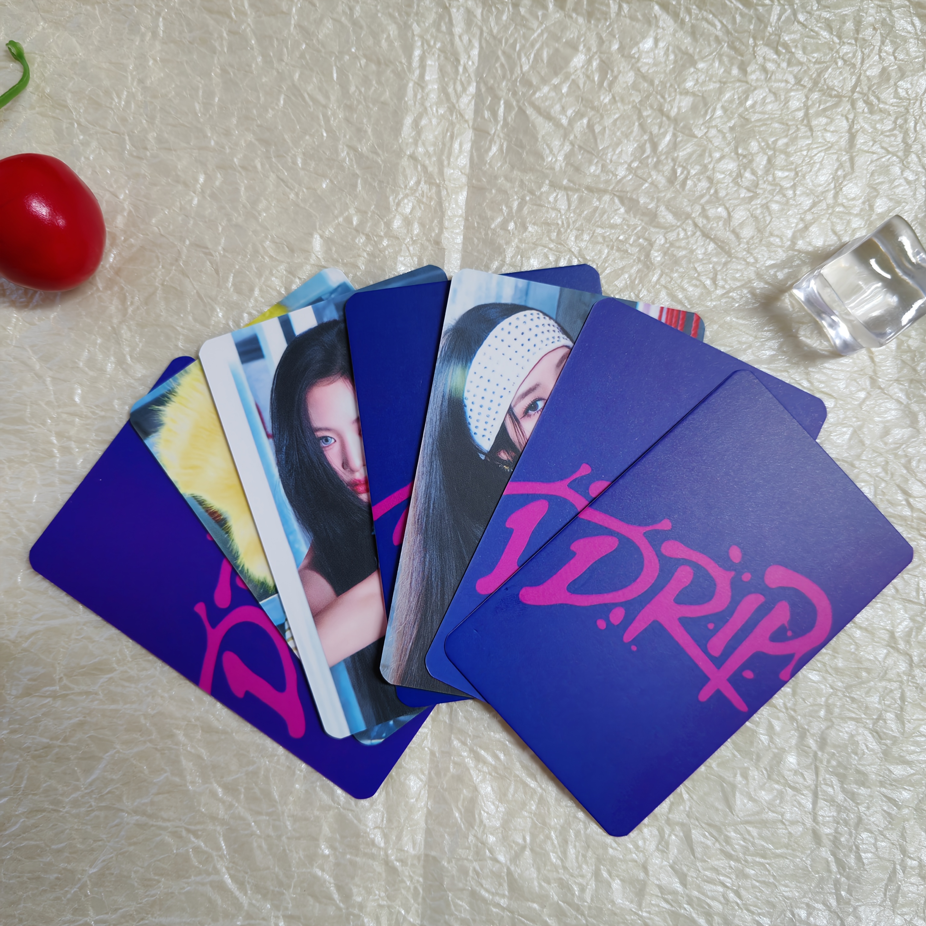 7pcs Kpop Drip Photocard Set, High-quality Double-sided Printing, Lomo Style Collectible Postcards, With English Text, For Anniversary & , Fan Gift
7pcs Kpop Drip Photocard Set, High-quality Double-sided Printing, Lomo Style Collectible Postcards, With English Text, For Anniversary & , Fan Gift