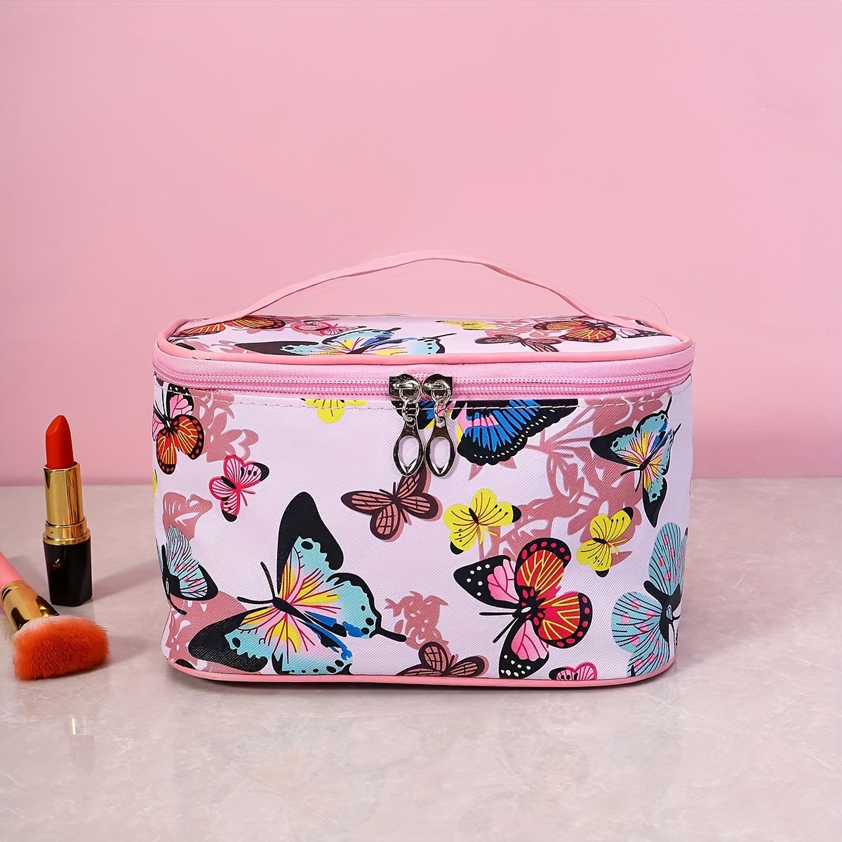 1pc Butterfly Print Cosmetic Bag For Women, Multifunctional Pu Leather Makeup Bag, Portable Travel Accessories Storage Bag
1pc Butterfly Print Cosmetic Bag For Women, Multifunctional Pu Leather Makeup Bag, Portable Travel Accessories Storage Bag