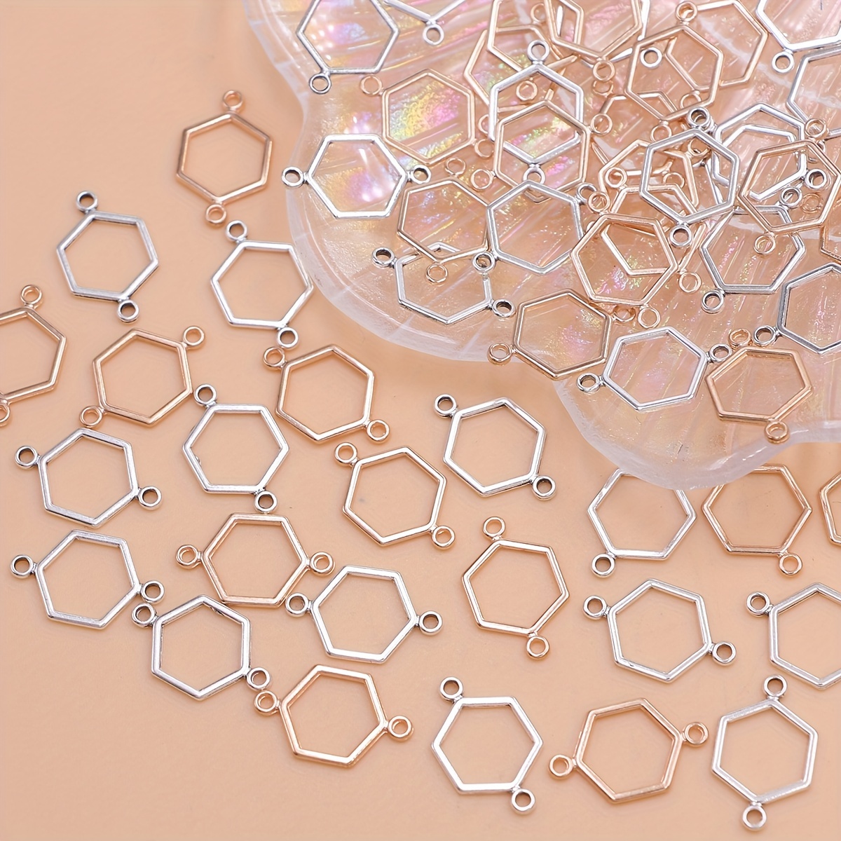 30pcs Zinc Alloy Hexagon Charms, Pendentifs de en de pour la Fabrication de Bijoux DIY, avec Bracelets, Boucles d'oreilles et Accessoires
30pcs Zinc Alloy Hexagon Charms, Pendentifs de en de pour la Fabrication de Bijoux DIY, avec Bracelets, Boucles d'oreilles et Accessoires