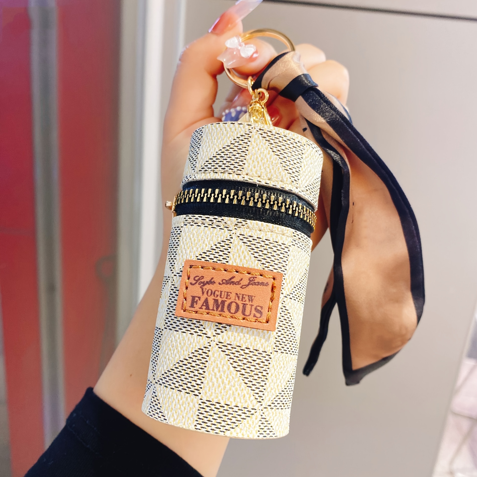 Pu Print Mini With Zipper, Keychain Organizer For Lipstick And Small Accessories - Washable White Portable Cylinder Pouch
Pu Print Mini With Zipper, Keychain Organizer For Lipstick And Small Accessories - Washable White Portable Cylinder Pouch