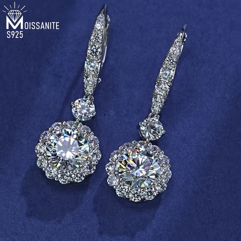 925 Silver Sparkling 2 Carat Moissanite Jewelry Accessories Round Women' Dangle Earrings Elegant And Wedding Anniversary Party Gift Christmas Gift
925 Silver Sparkling 2 Carat Moissanite Jewelry Accessories Round Women' Dangle Earrings Elegant And Wedding Anniversary Party Gift Christmas Gift