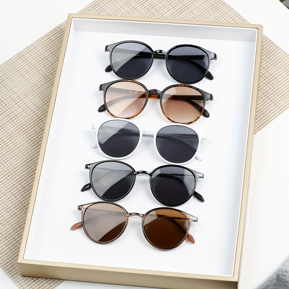 5 paires de lunettes rondes avec monture en métal, verres en polycarbonate pour la randonnée, lunettes décoratives .
5 paires de lunettes rondes avec monture en métal, verres en polycarbonate pour la randonnée, lunettes décoratives .