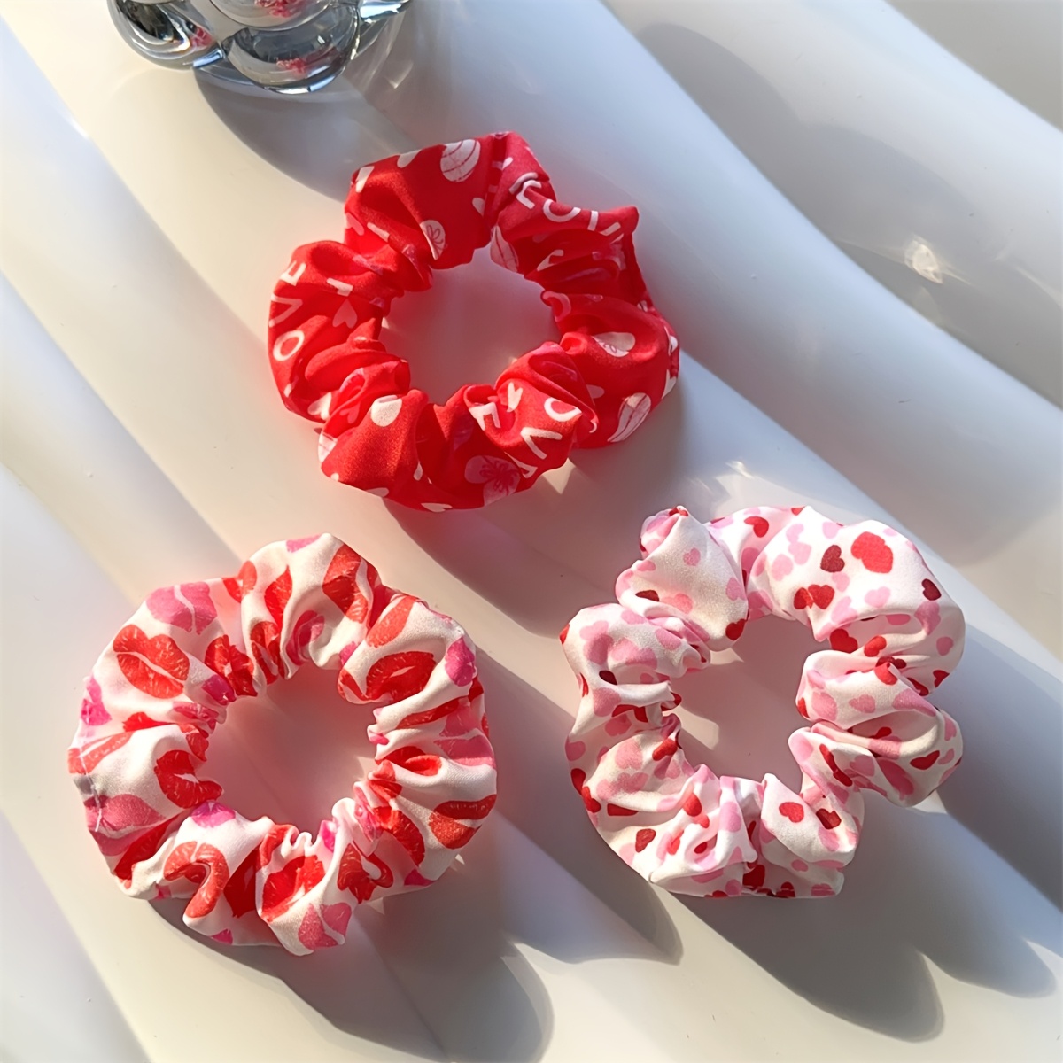 3pcs Bohemian Elegant Valentine's Day Fabric Hair Rings, Red Lip Love Print Hair Ties, Stylish Ponytail Holders, Perfect Gift For And Daily Hairstyling Accessories
3pcs Bohemian Elegant Valentine's Day Fabric Hair Rings, Red Lip Love Print Hair Ties, Stylish Ponytail Holders, Perfect Gift For And Daily Hairstyling Accessories